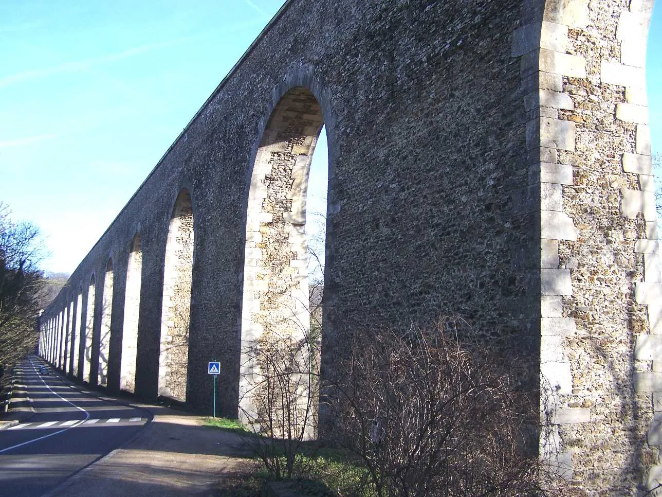 Photo showing: Arches of the aqueduct of de Buc (Yvelines, France)
