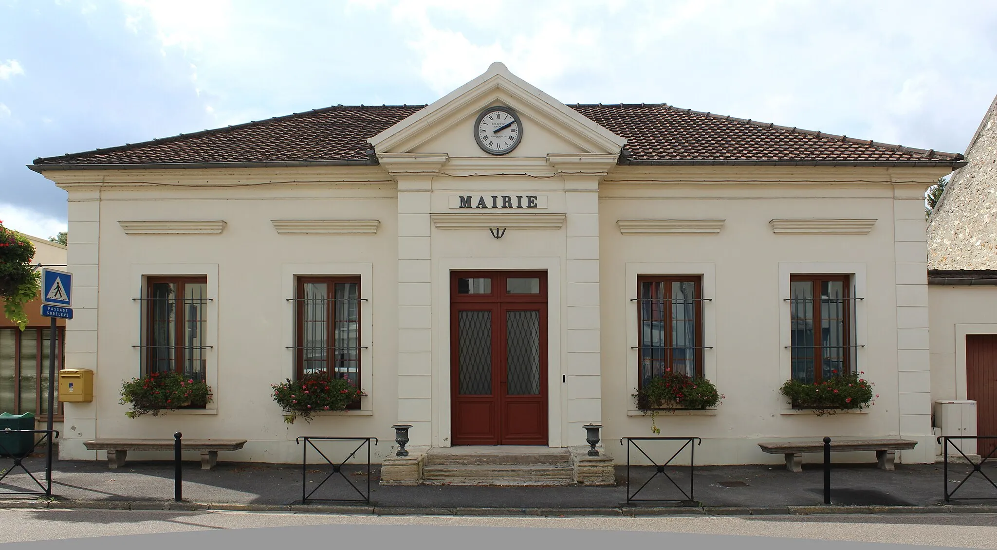 Photo showing: Mairie de Croissy-Beaubourg.