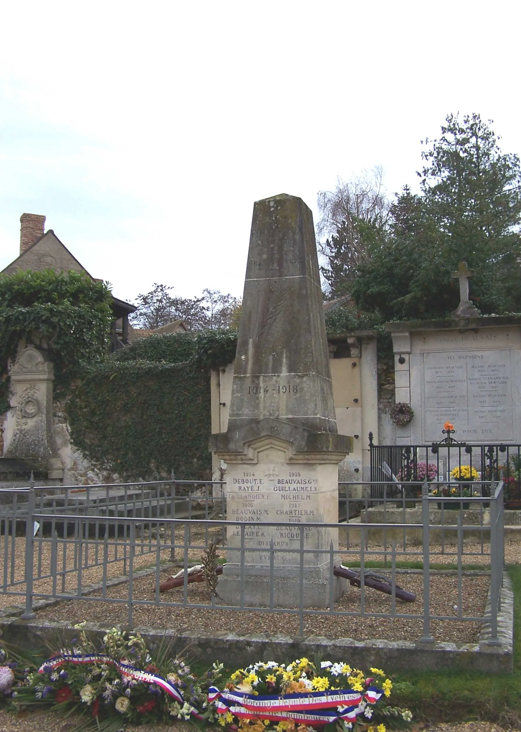 Photo showing: Monument aux morts de Fourqueux (Yvelines, France)