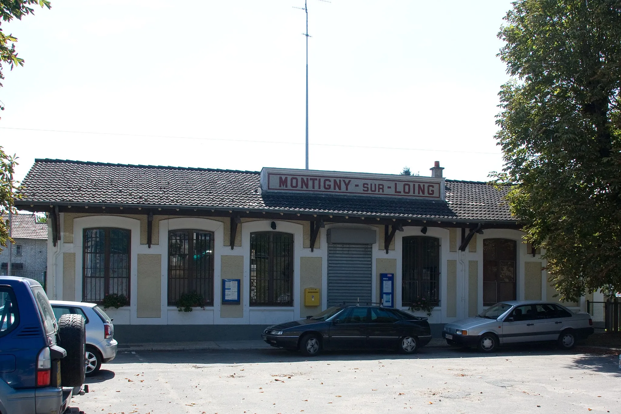 Photo showing: Gare de Montigny-sur-Loing. Montigny-sur-Loing, Seine-et-Marne, France.