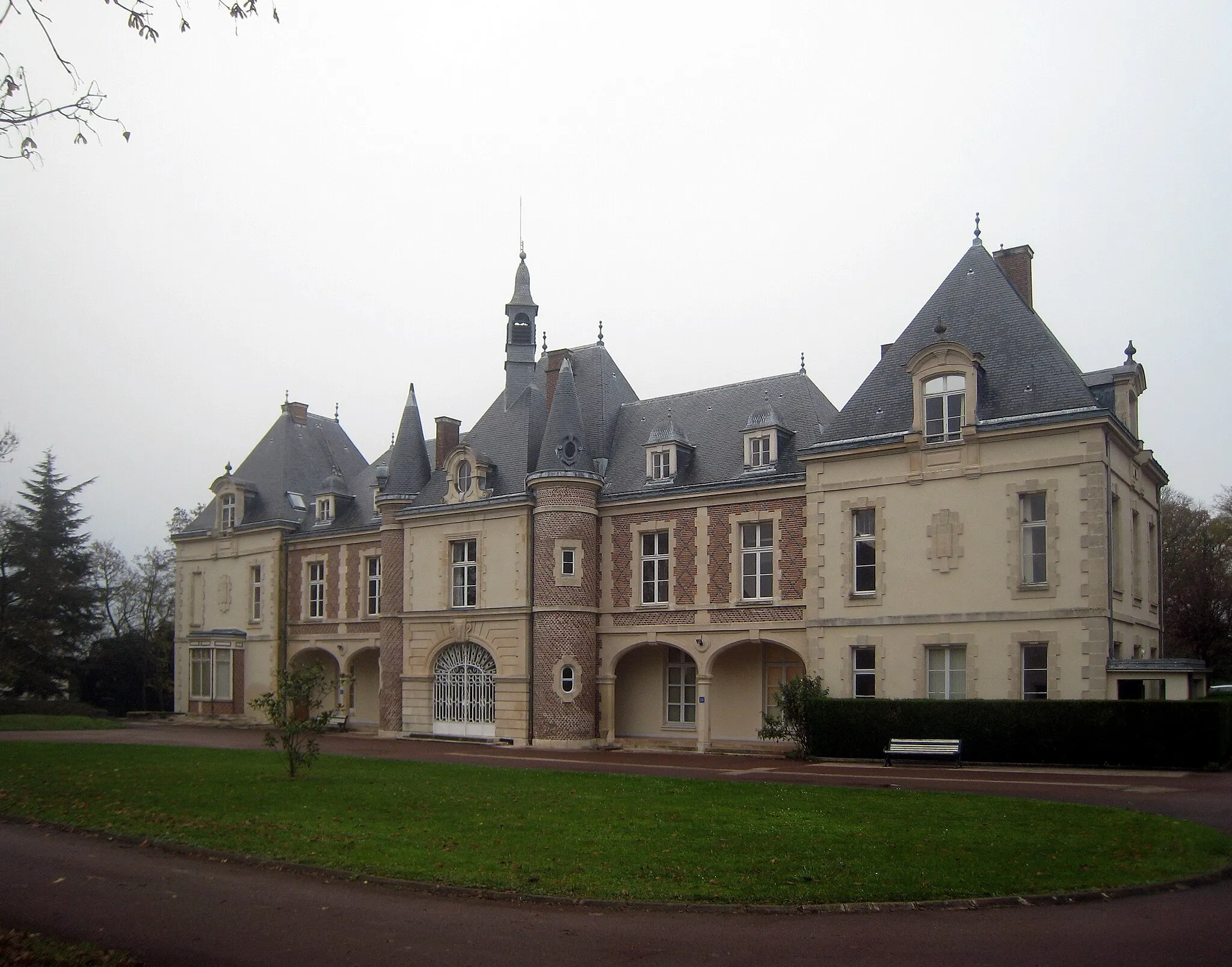 Photo showing: Château de Cannes-Ecluse (Seine-et-Marne), direction de l'ENSOP