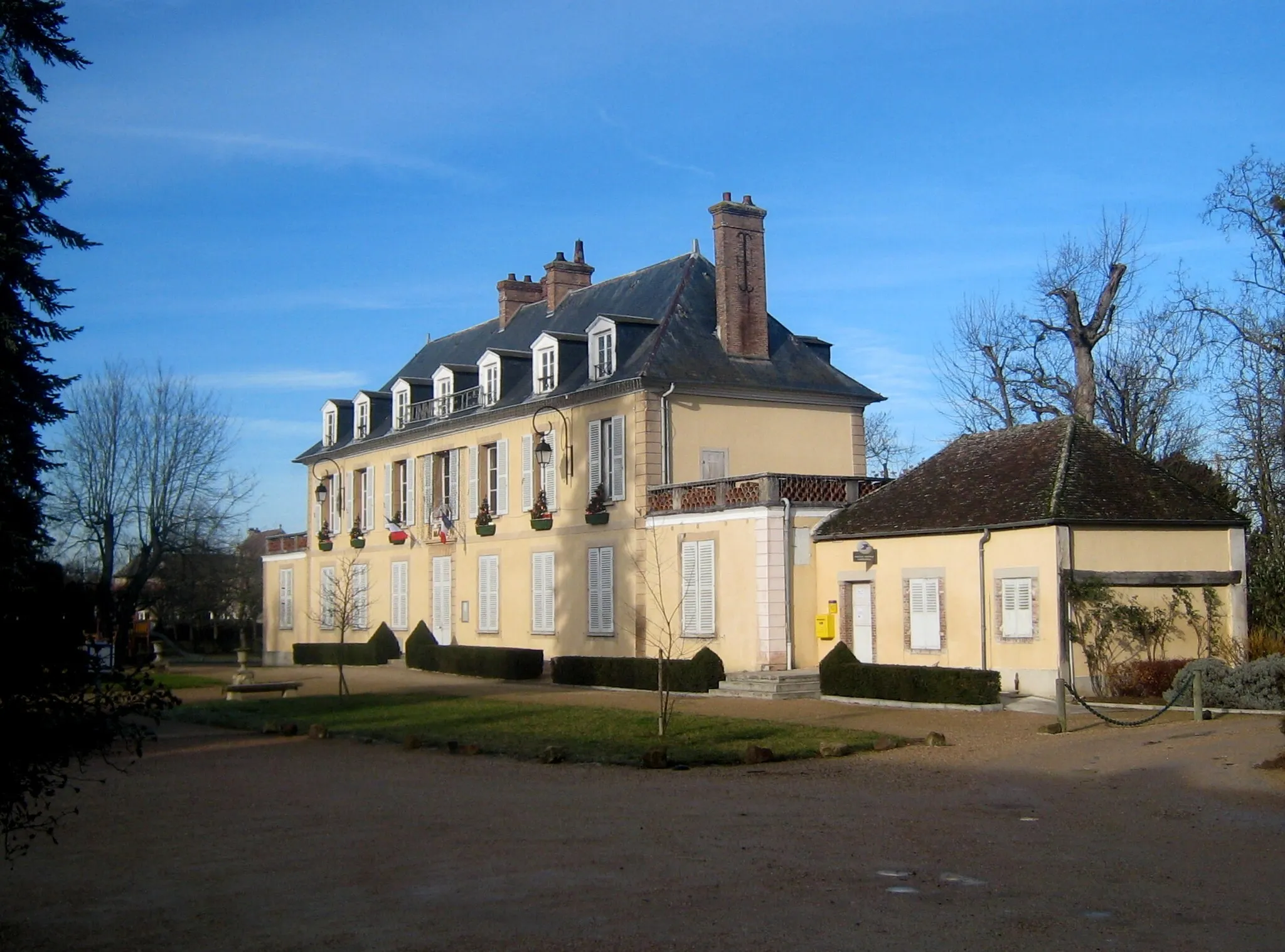 Photo showing: La nouvelle mairie de Cannes-Ecluse (Seine-et-Marne)