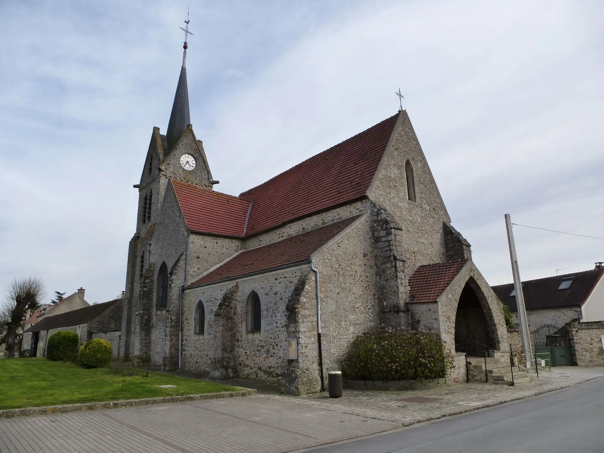 Photo showing: Eglise Saint-Antoine, Châtres (vue depuis le nord-ouest)