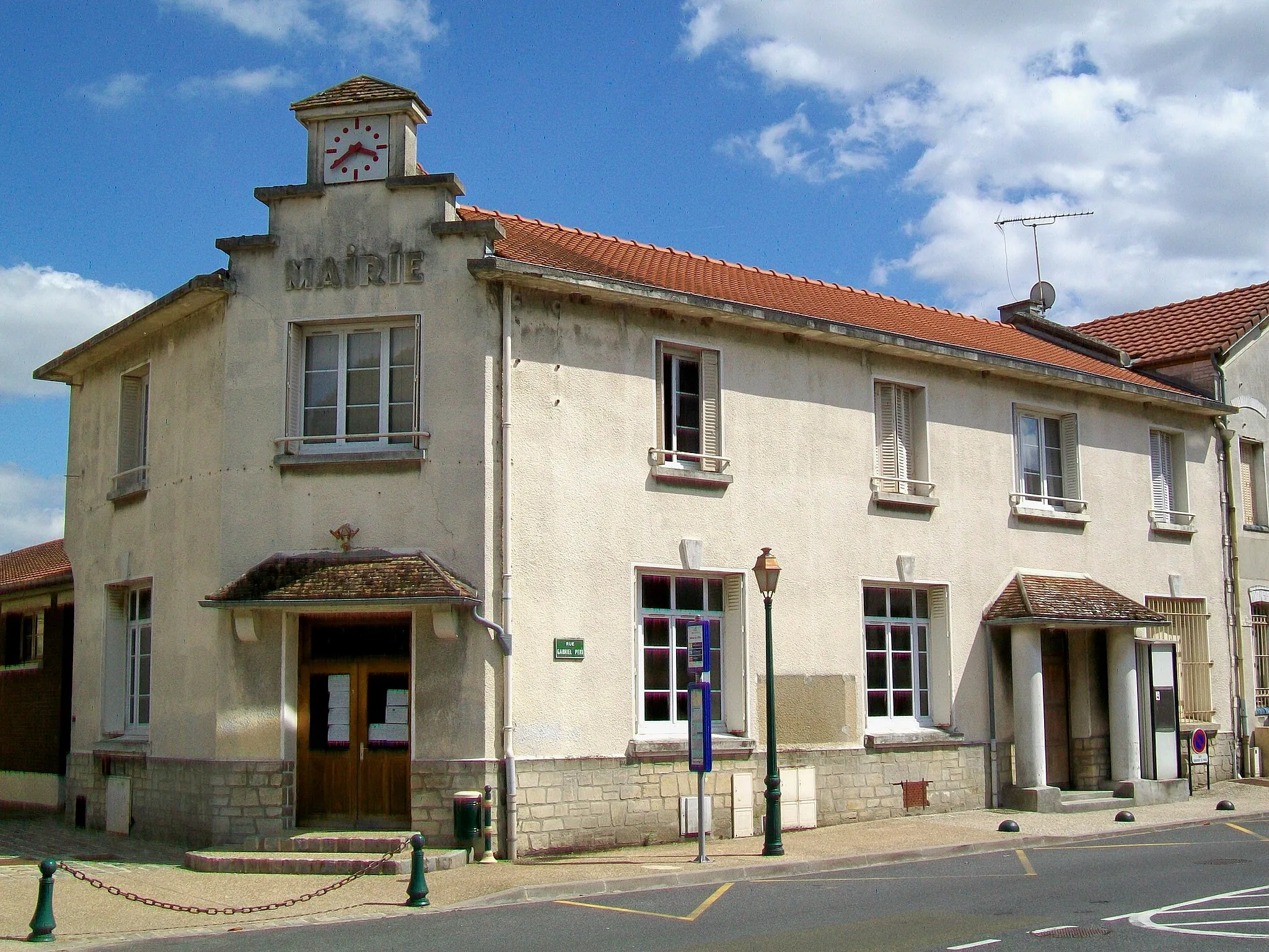 Photo showing: L'ancienne mairie, aujourd'hui école du bourg.