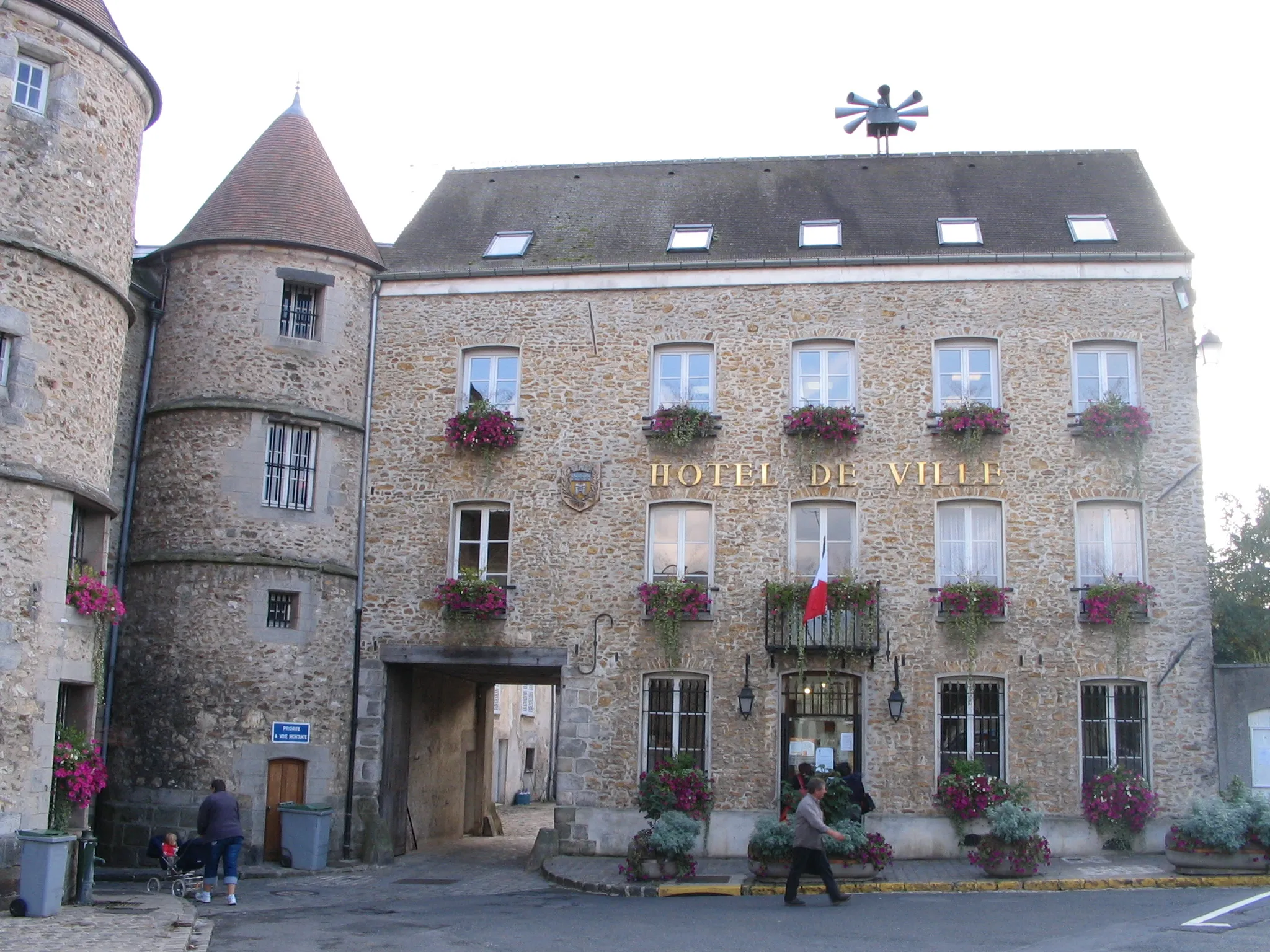 Photo showing: The town hall of Tournan-en-Brie, Seine-et-Marne, France.