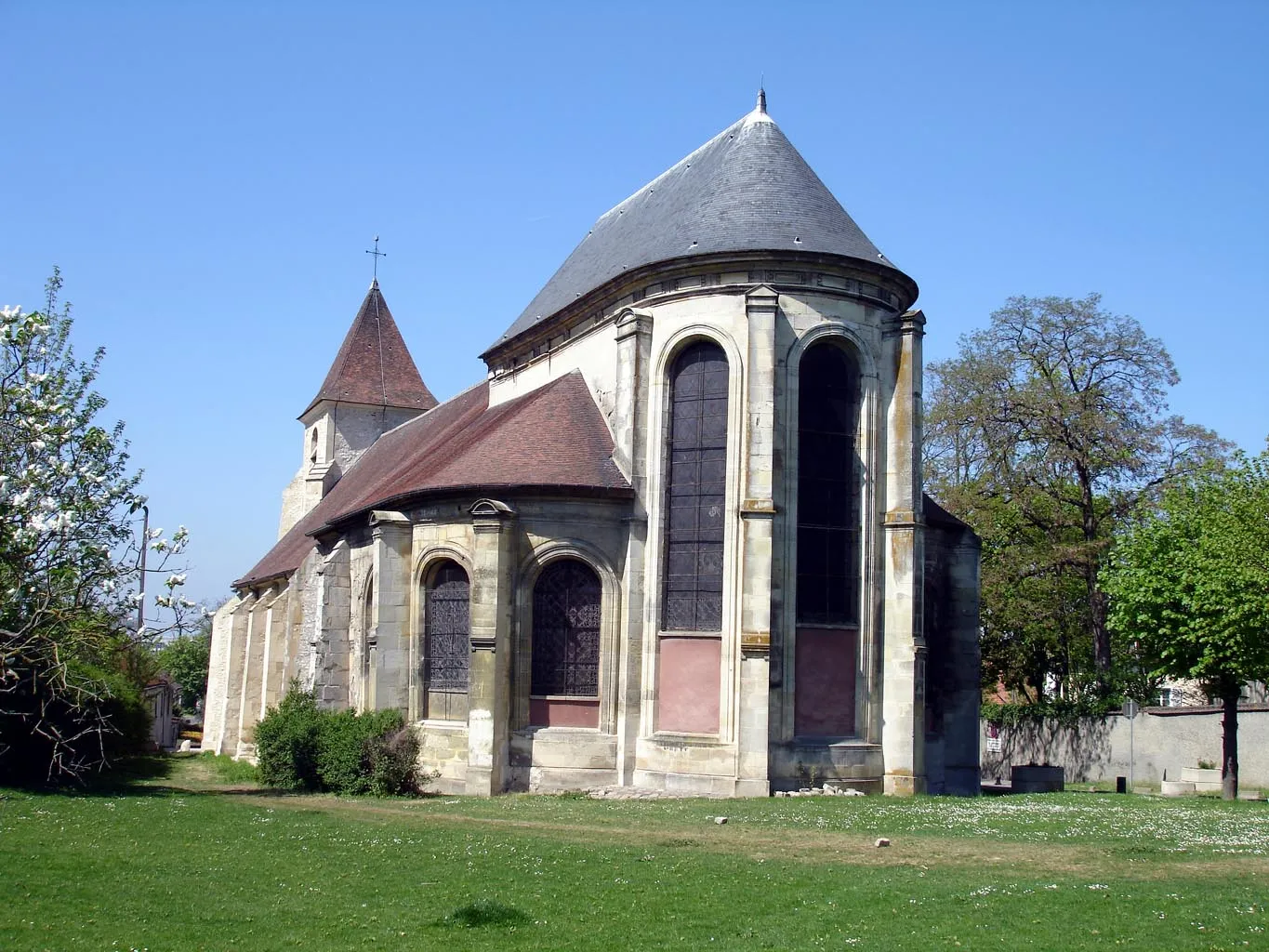 Photo showing: Chevet de l'église Saint-Eloi à Roissy-en-France (Val-d'Oise), France