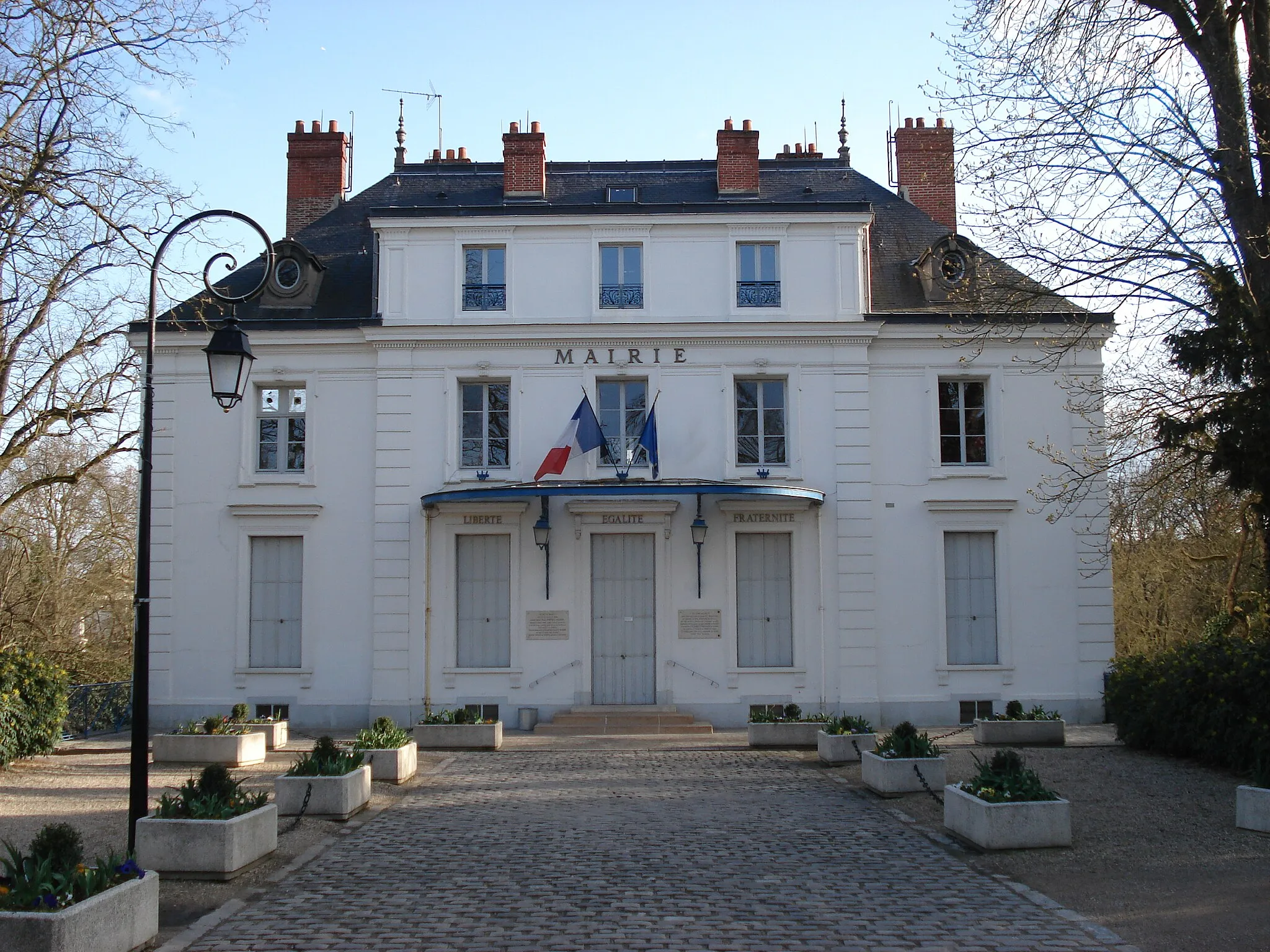 Photo showing: Mairie de Boussy-Saint-Antoine - façade
