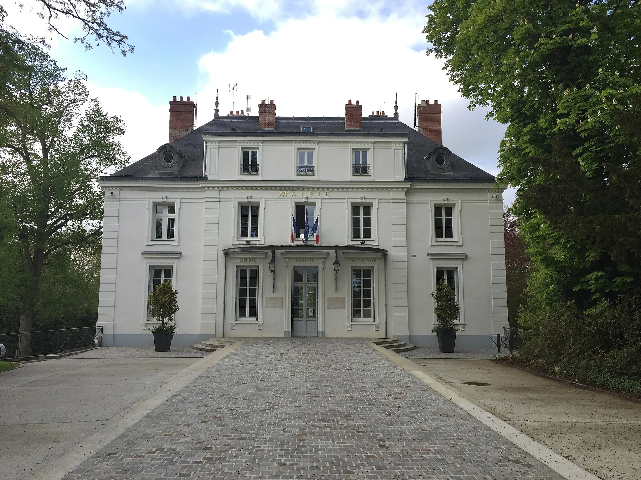 Photo showing: Hotel de Ville de Boussy-Saint-Antoine