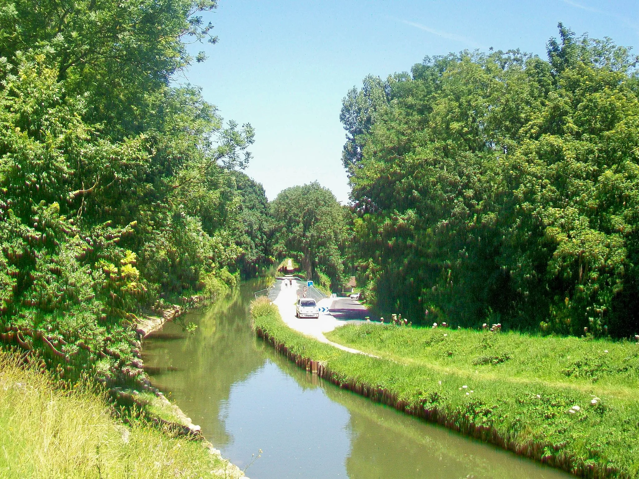 Photo showing: Le canal de l'Ourcq près de Crégy.
