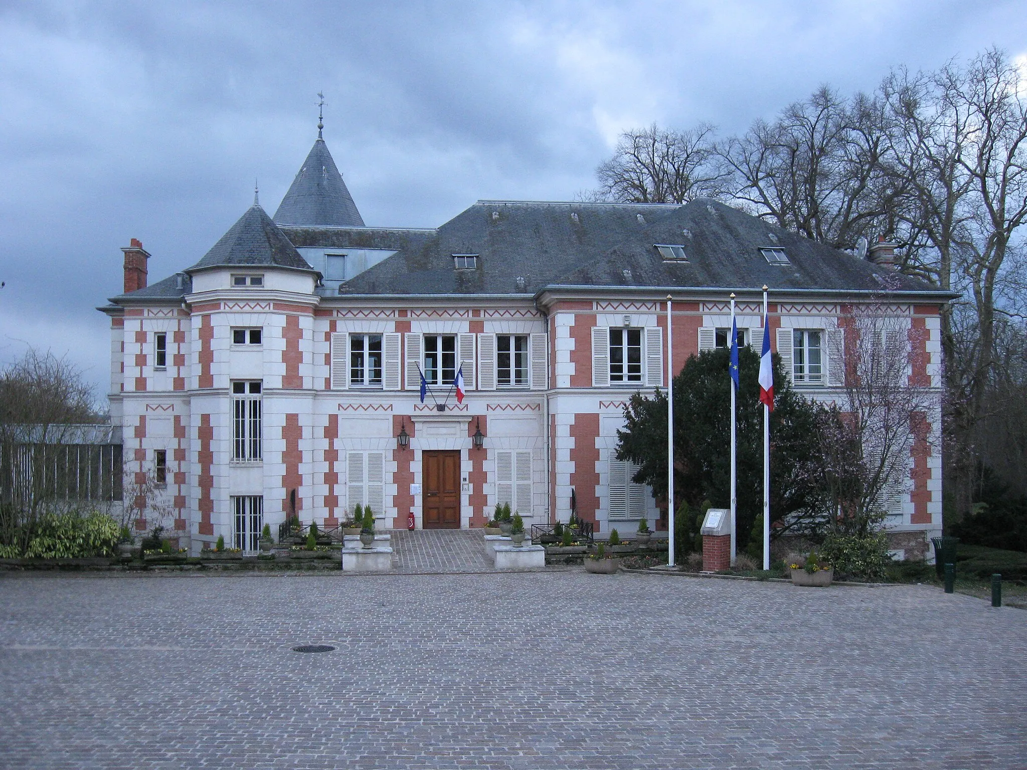 Photo showing: Mairie de Pringy. (Seine-et-Marne, région Île-de-France).