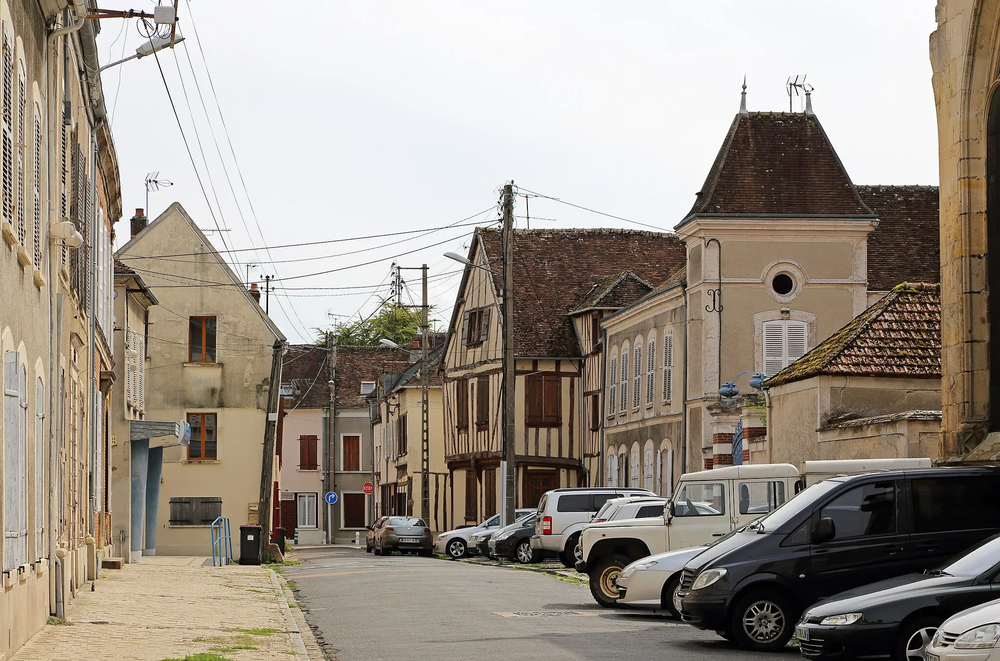 Photo showing: Bray-sur-Seine (Seine-et-Marne department, France): the Rue de l'Église