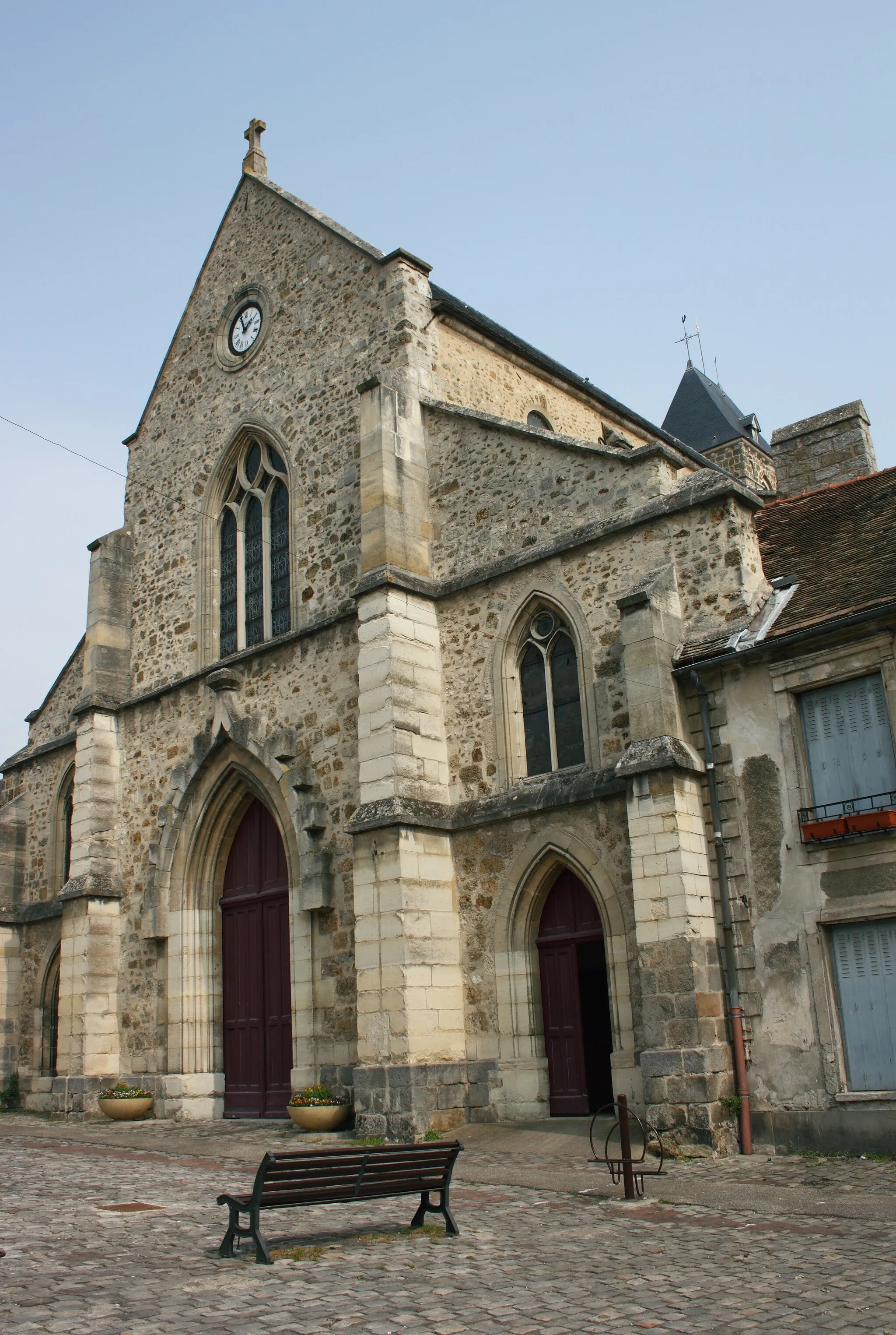 Photo showing: Katholische Pfarrkirche Saint-Clément in Arpajon im Département Essonne (Île-de-France), Westfassade