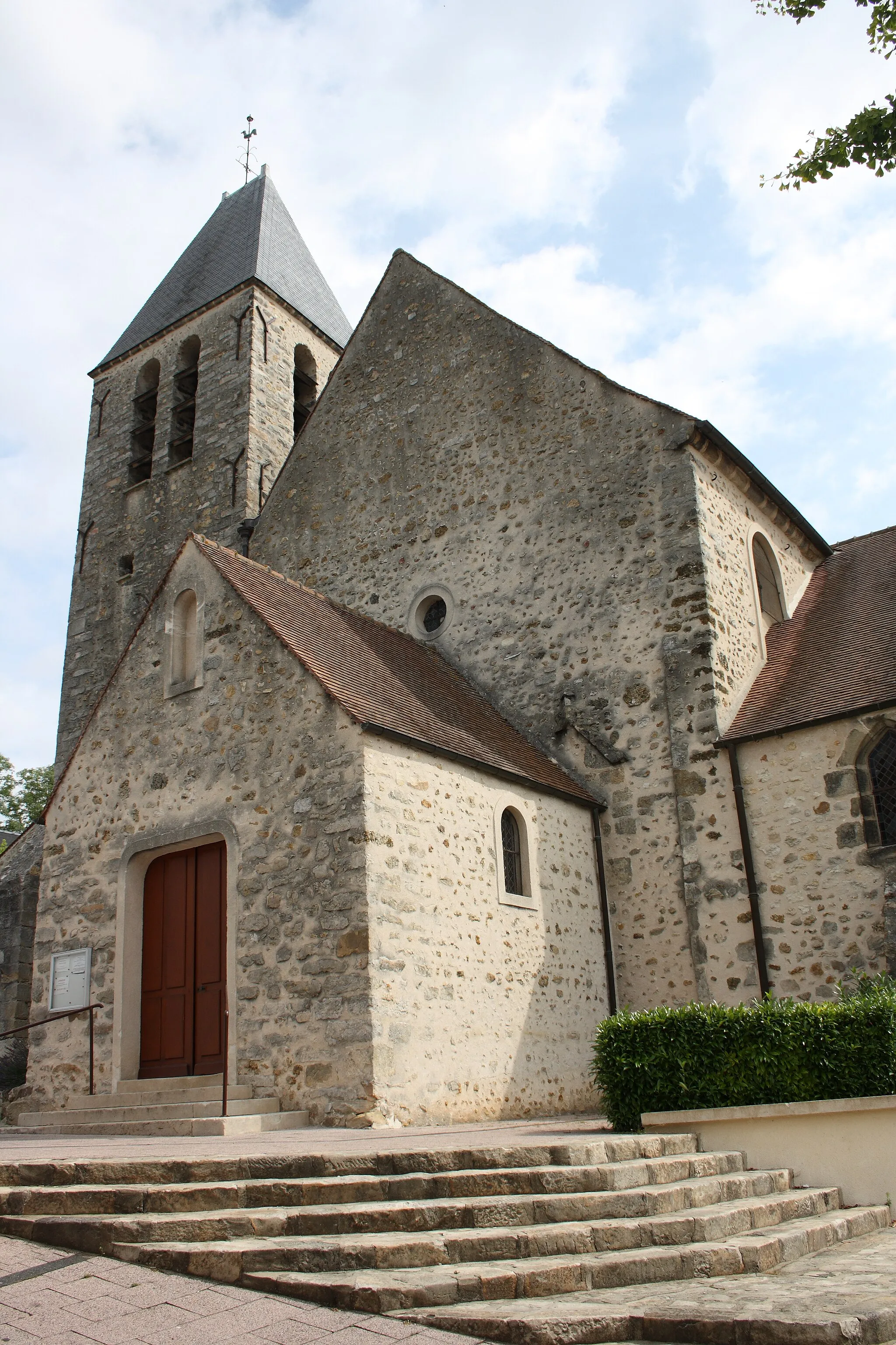 Photo showing: katholische Pfarrkirche Saint-Pierre in Breuillet