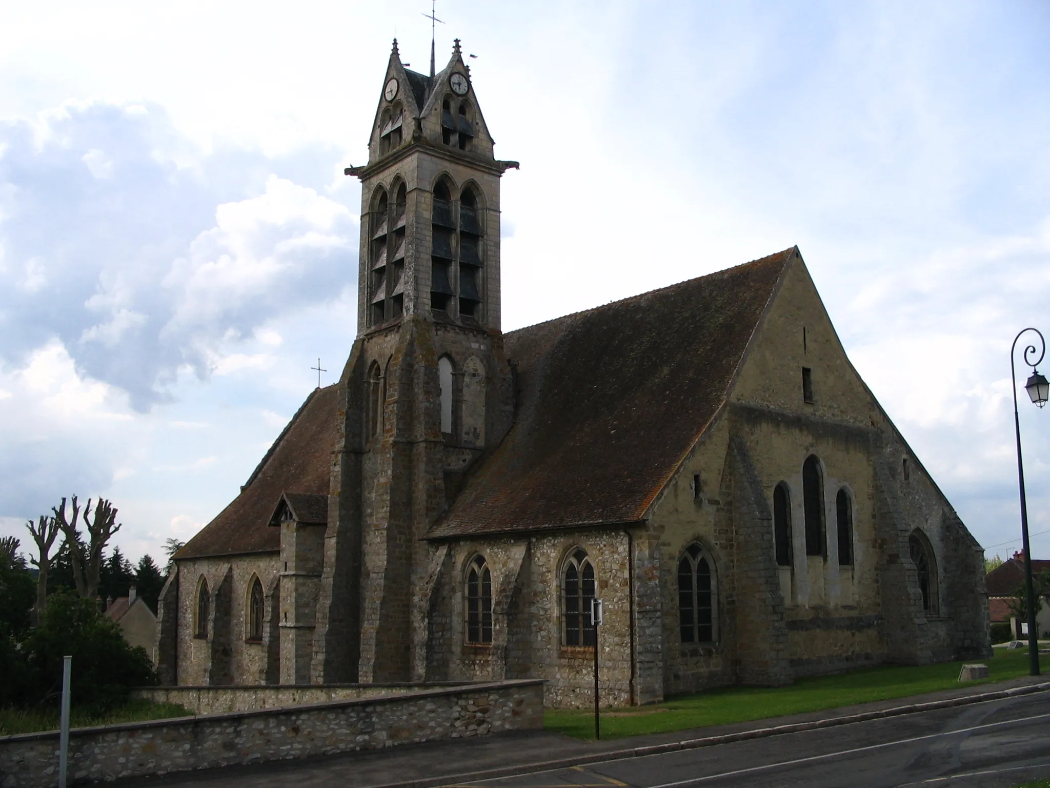 Photo showing: The Roman catholic church of Héricy, Seine-et-Marne, France.