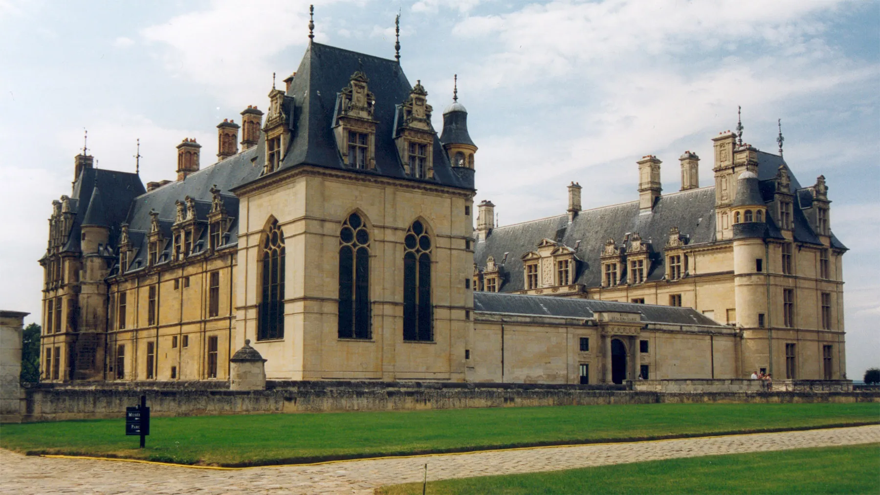 Photo showing: Das Schloss Écouen