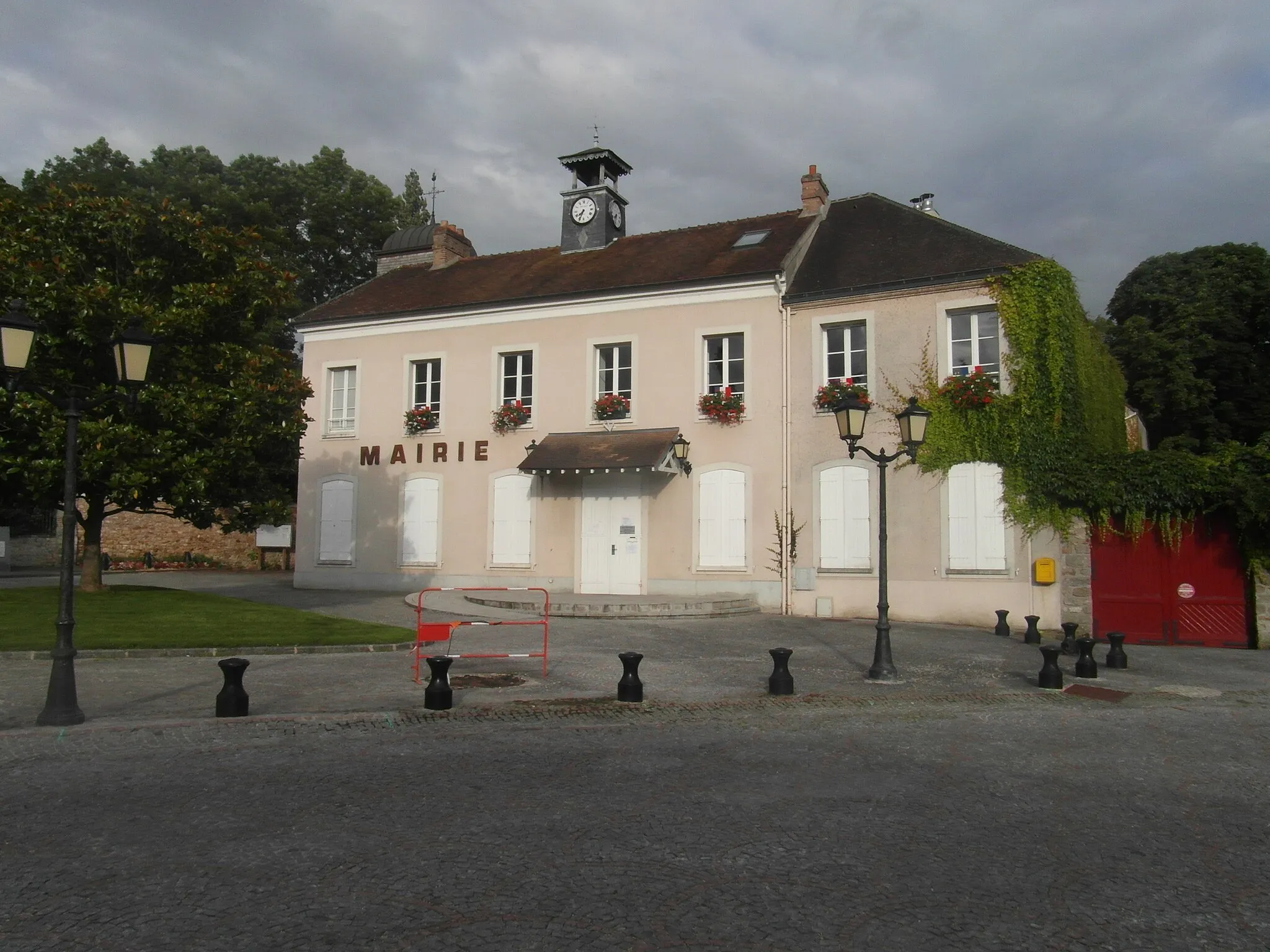 Photo showing: Mairie de Nandy (Seine-et-Marne)