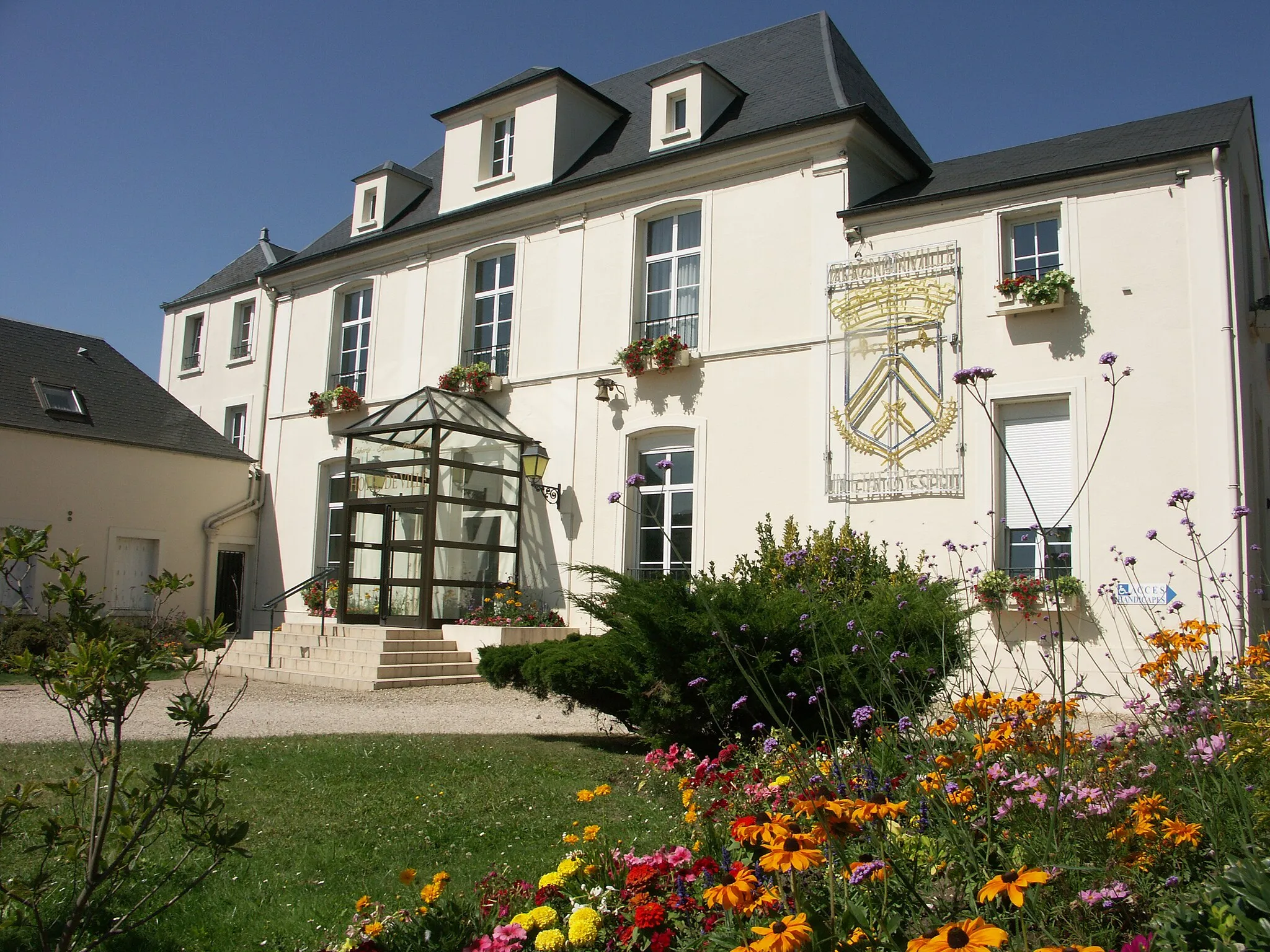 Photo showing: Mairie de Magnanville