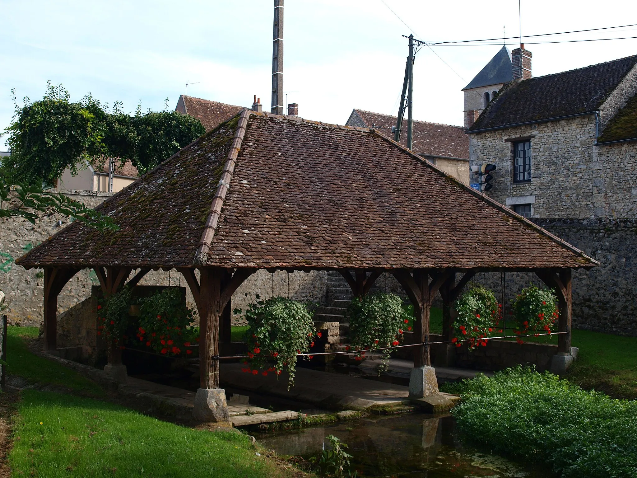 Photo showing: Préfontaines (Loiret, France) ; lavoir