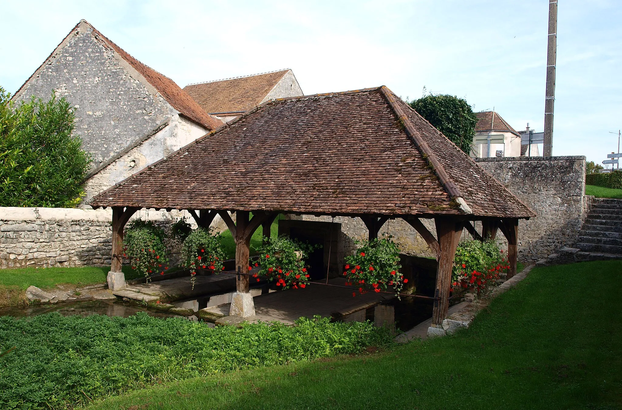 Photo showing: Préfontaines (Loiret, France) ; lavoir