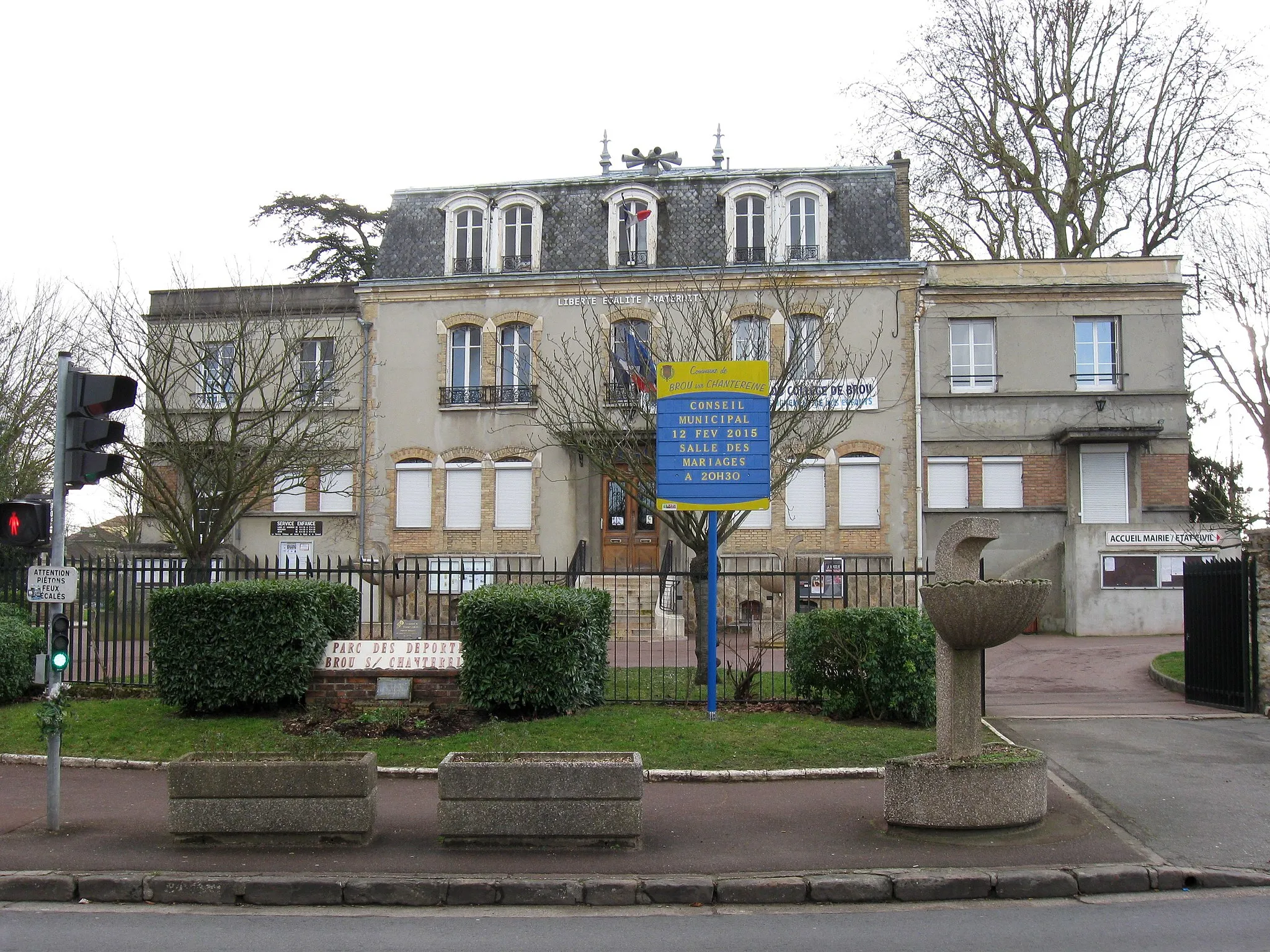 Photo showing: Mairie de Brou-sur-Chantereine. (Seine-et-Marne, région Île-de-France).