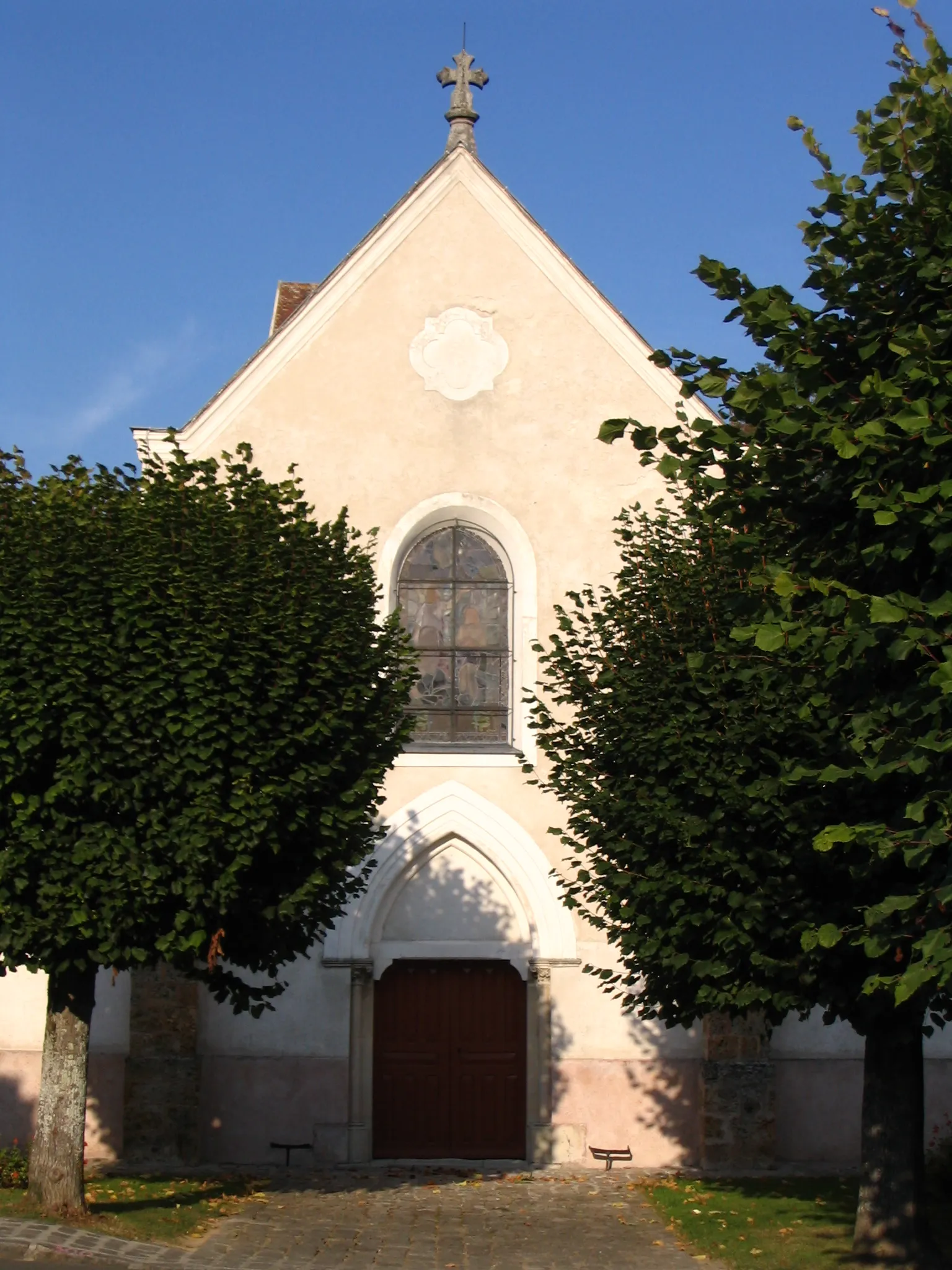 Photo showing: The church of Gouvernes, Seine-et-Marne, France.