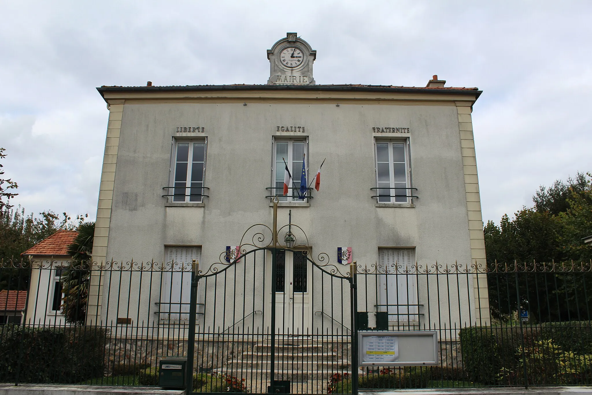 Photo showing: Mairie de Chanteloup-en-Brie.