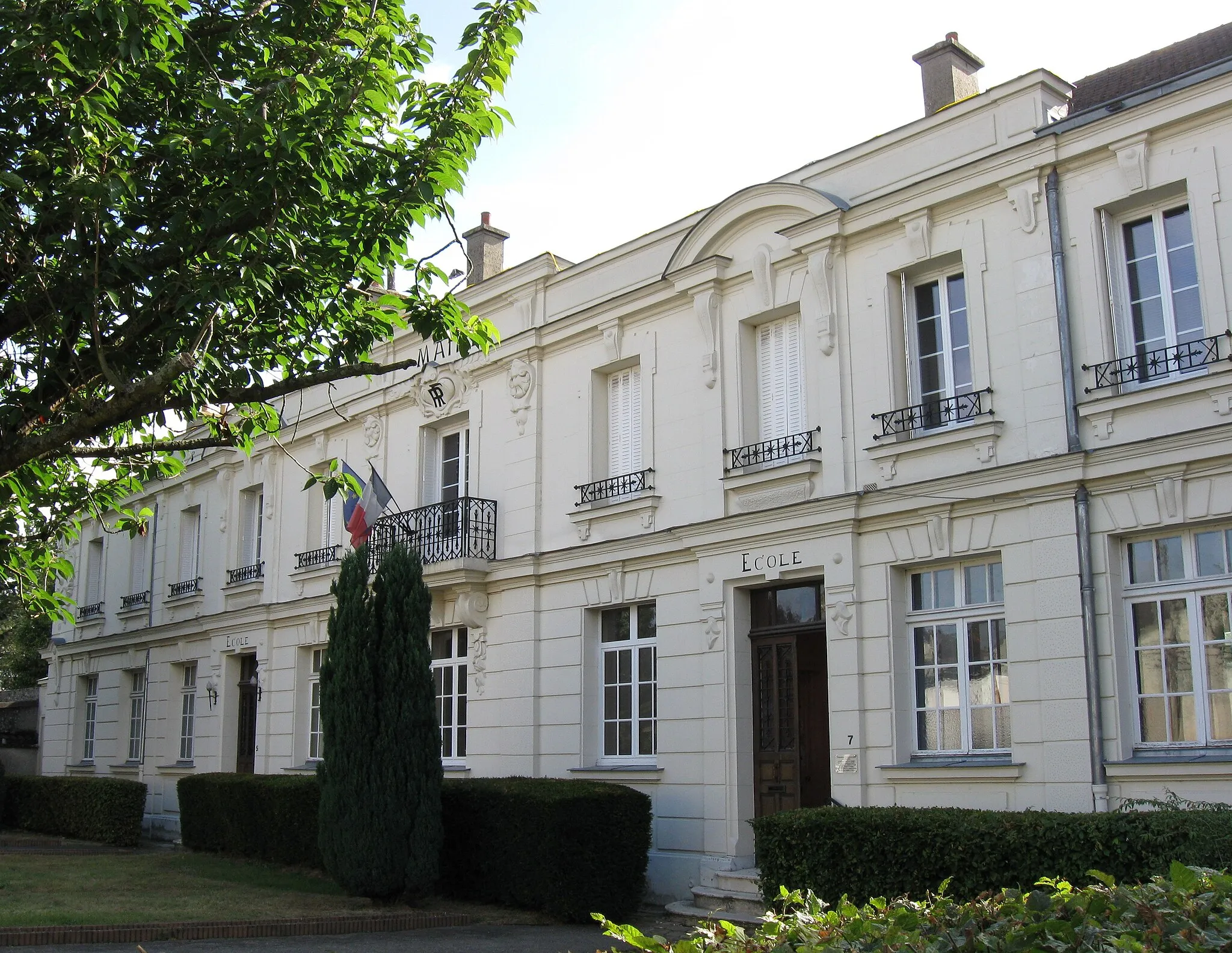 Photo showing: Mairie-école de Favières (département de la Seine et Marne, région Île-de-France)