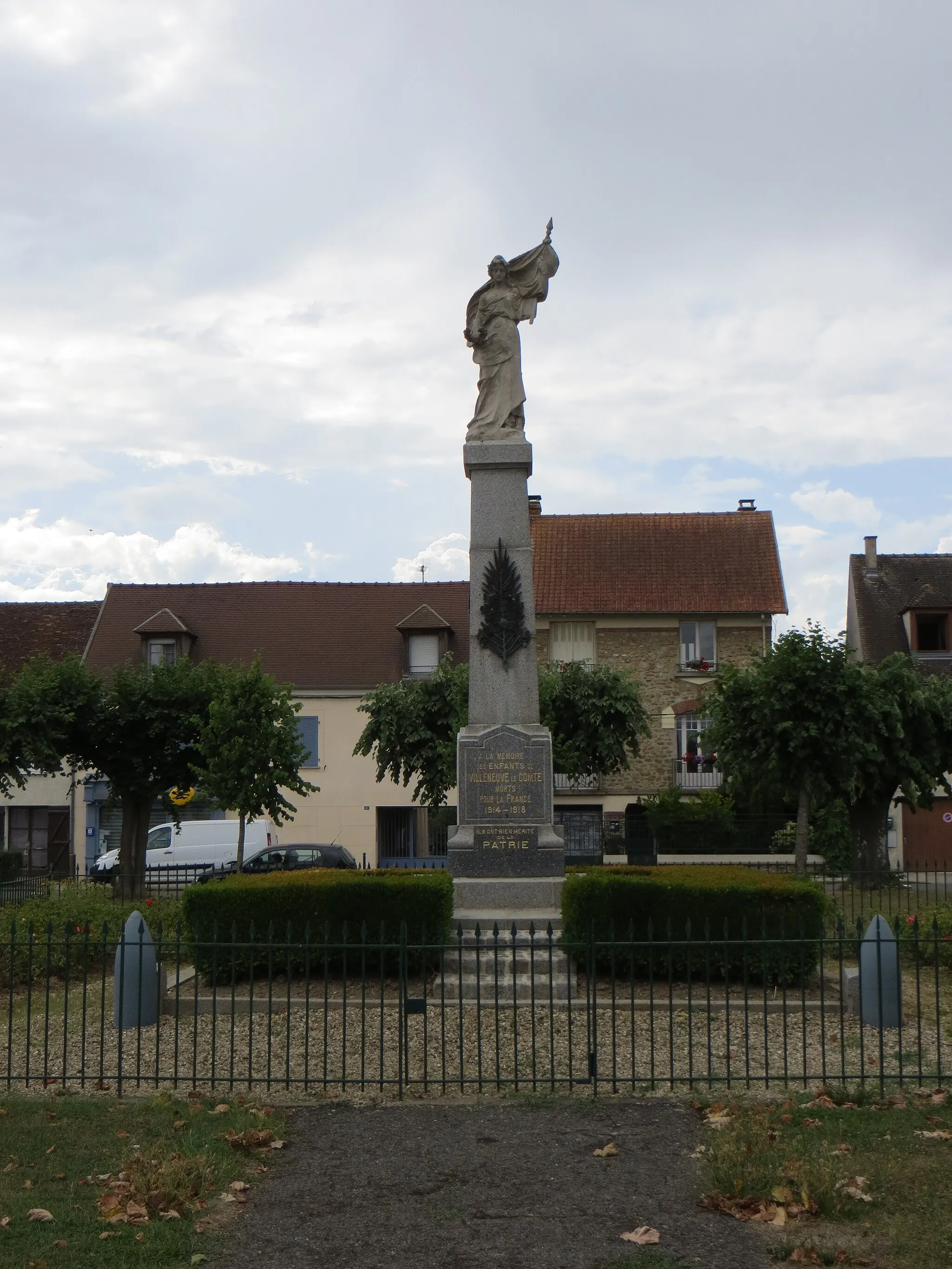 Photo showing: Ancienne fontaine près de l'église