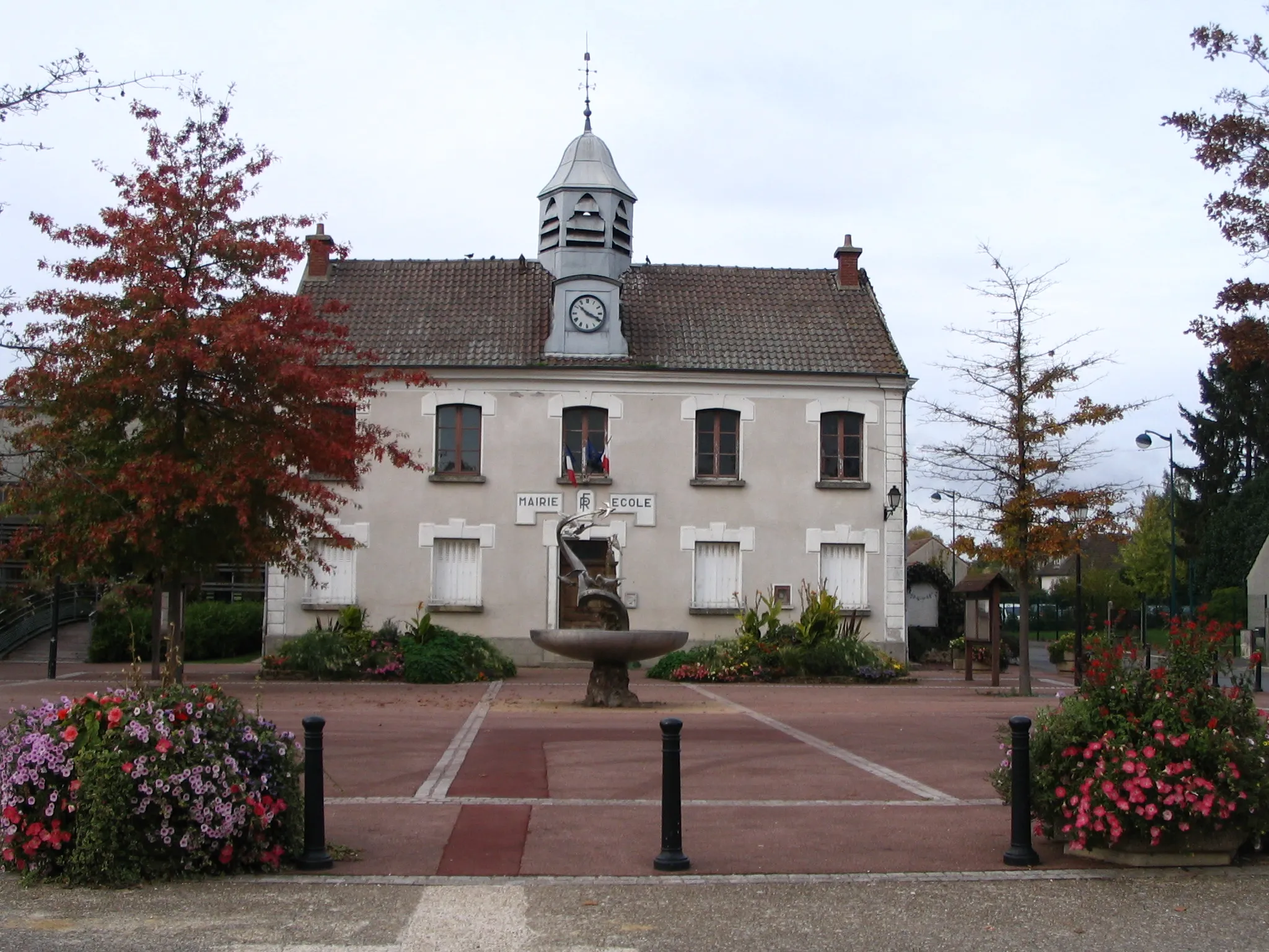 Photo showing: The town hall of Bailly-Romainvilliers, Seine-et-Marne, France.