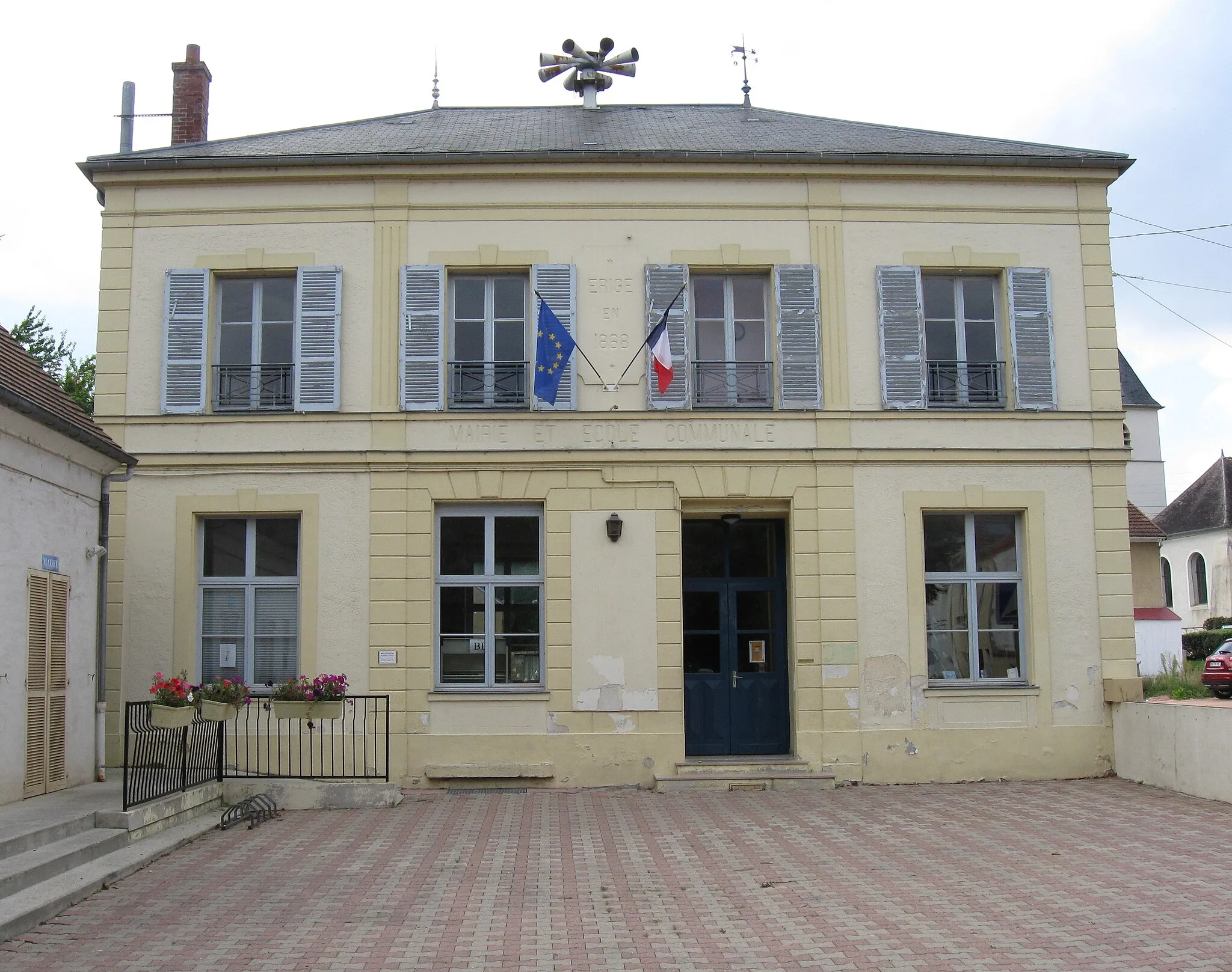 Photo showing: Mairie d'Isles-lès-Villenoy. (Seine-et-Marne, région Île-de-France).