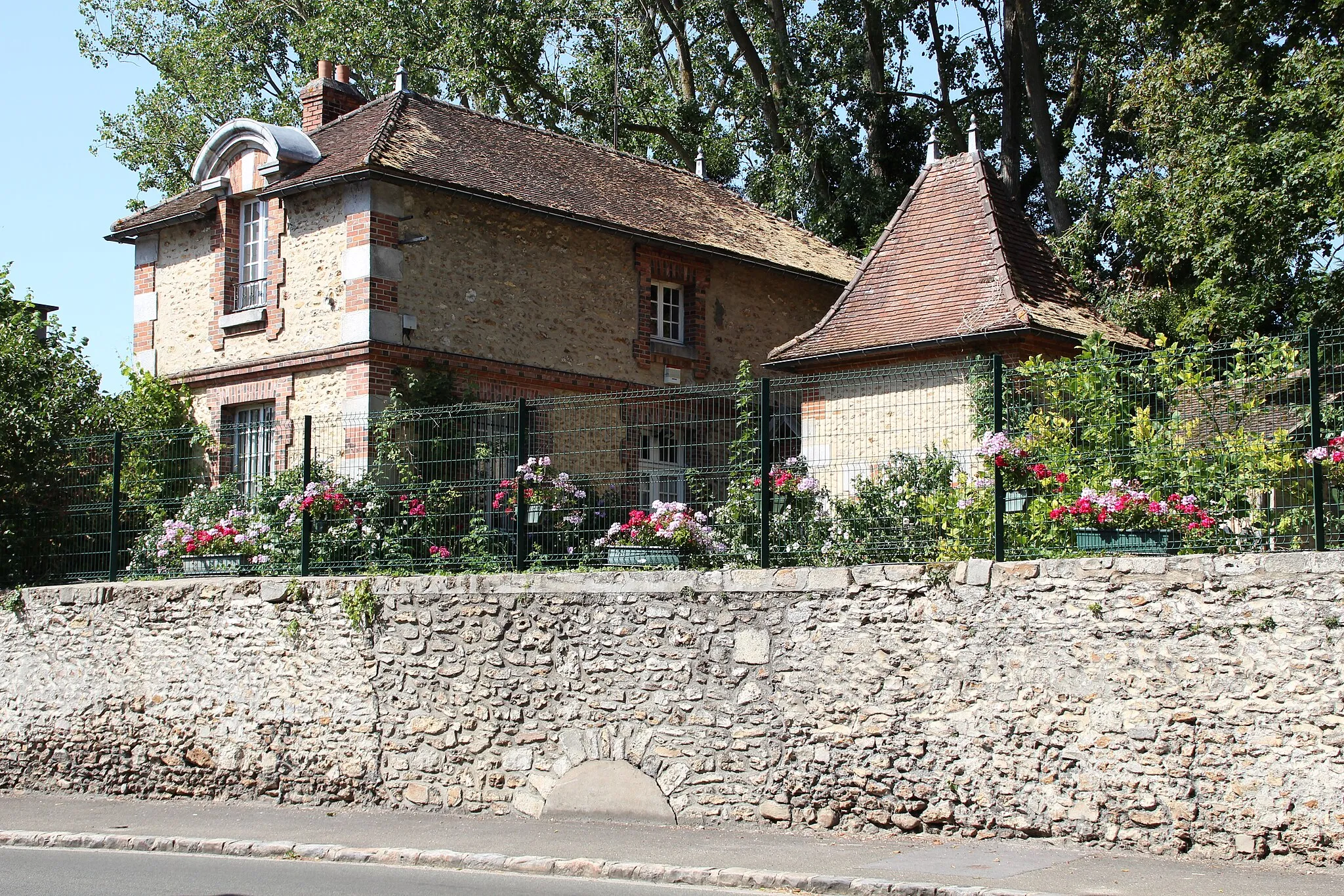 Photo showing: Sainte-Mesme, France.