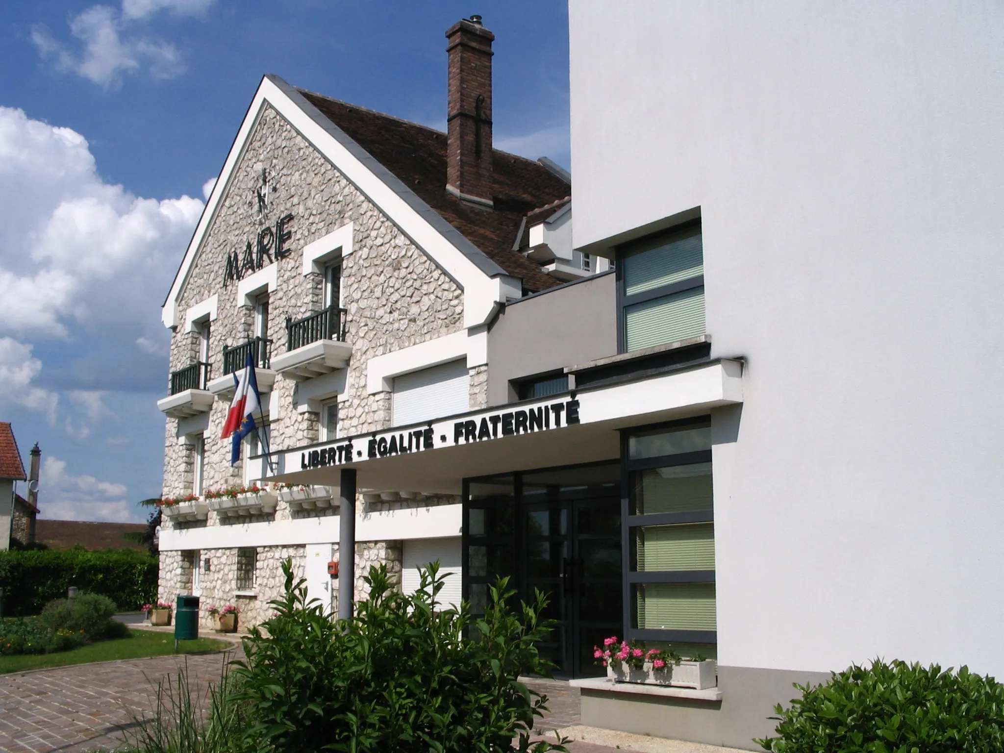 Photo showing: The town hall of Samoreau, Seine-et-Marne, France.