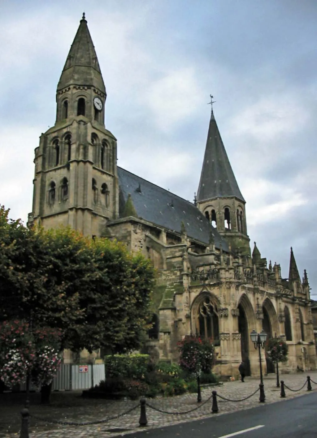 Photo showing: Collégiale Notre-dame de Poissy (Yvelines)
Photo JH Mora, septembre 2005