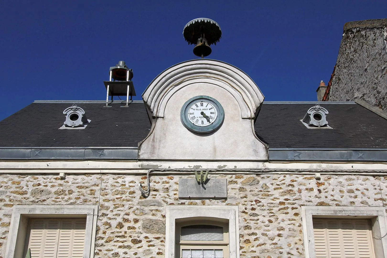 Photo showing: Blibliothèque de Guibeville - Horloge