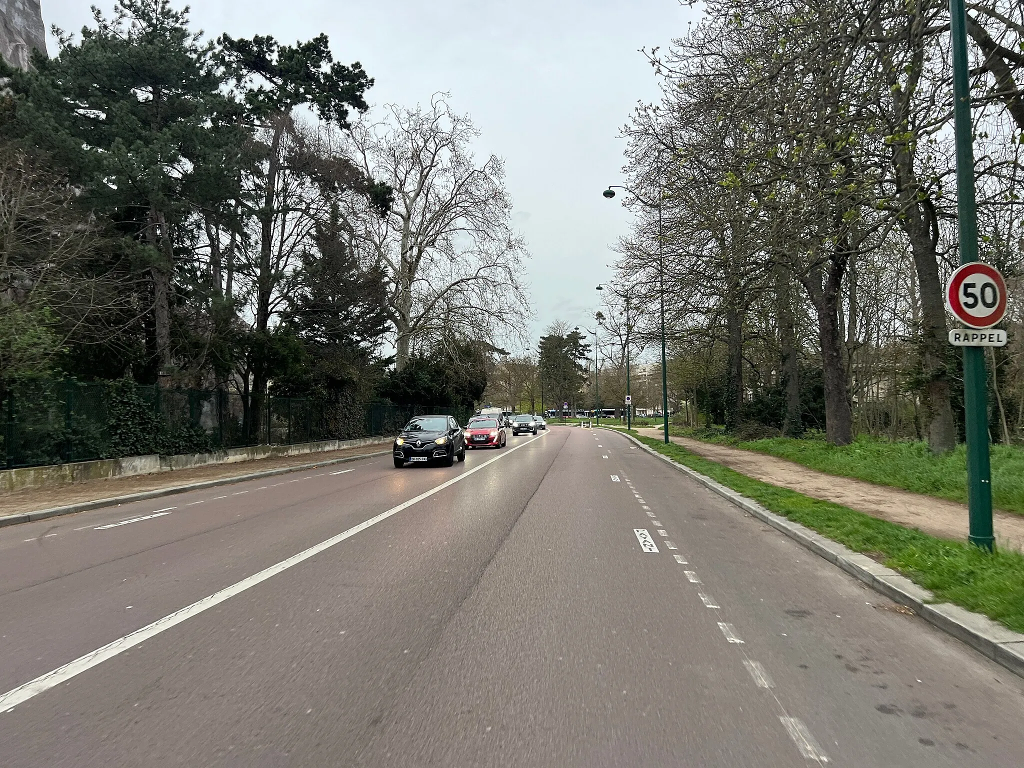 Photo showing: Avenue de Saint-Maurice, Paris.