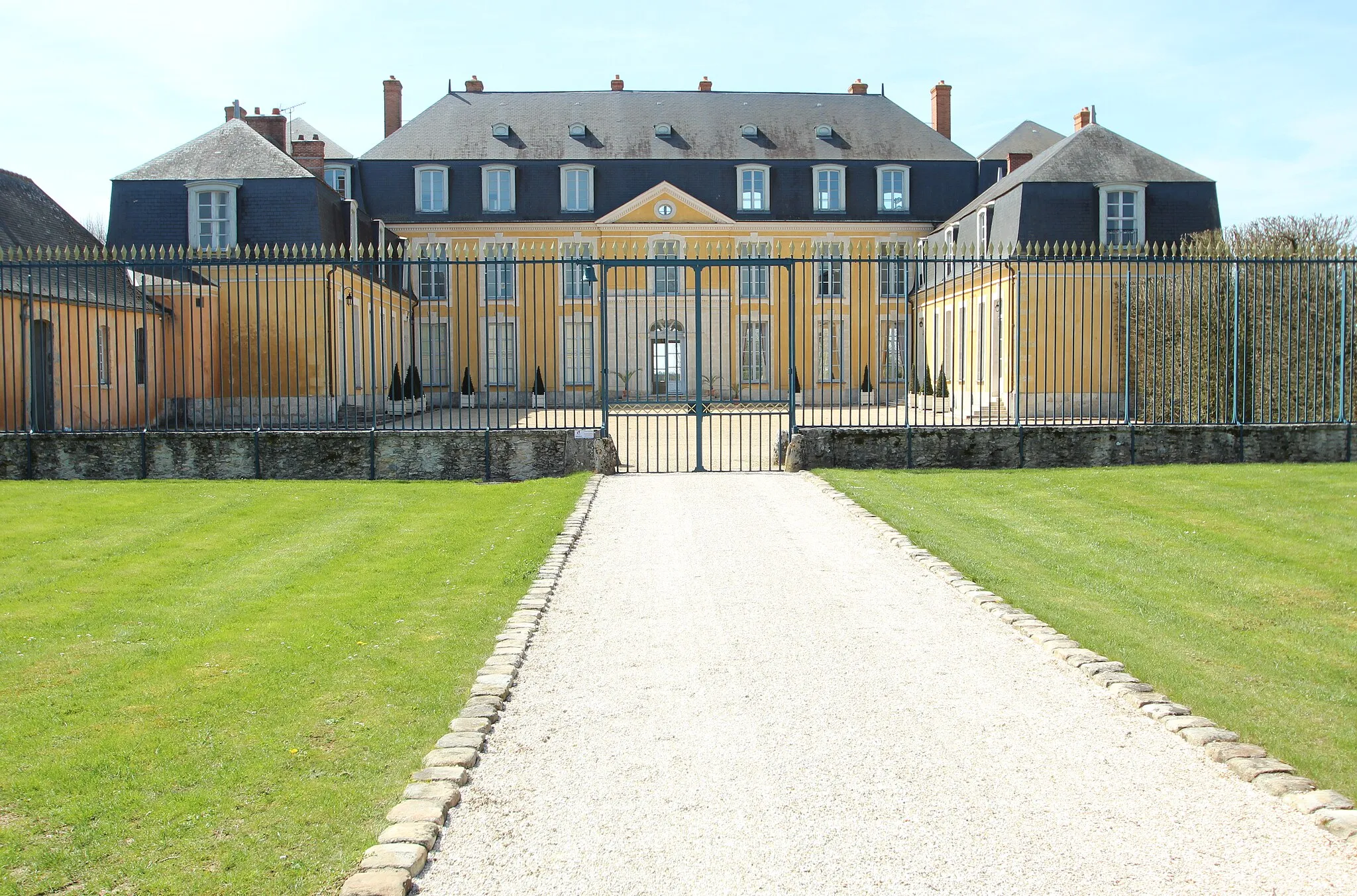 Photo showing: Dommerville castel in Angerville, Essonne, France.