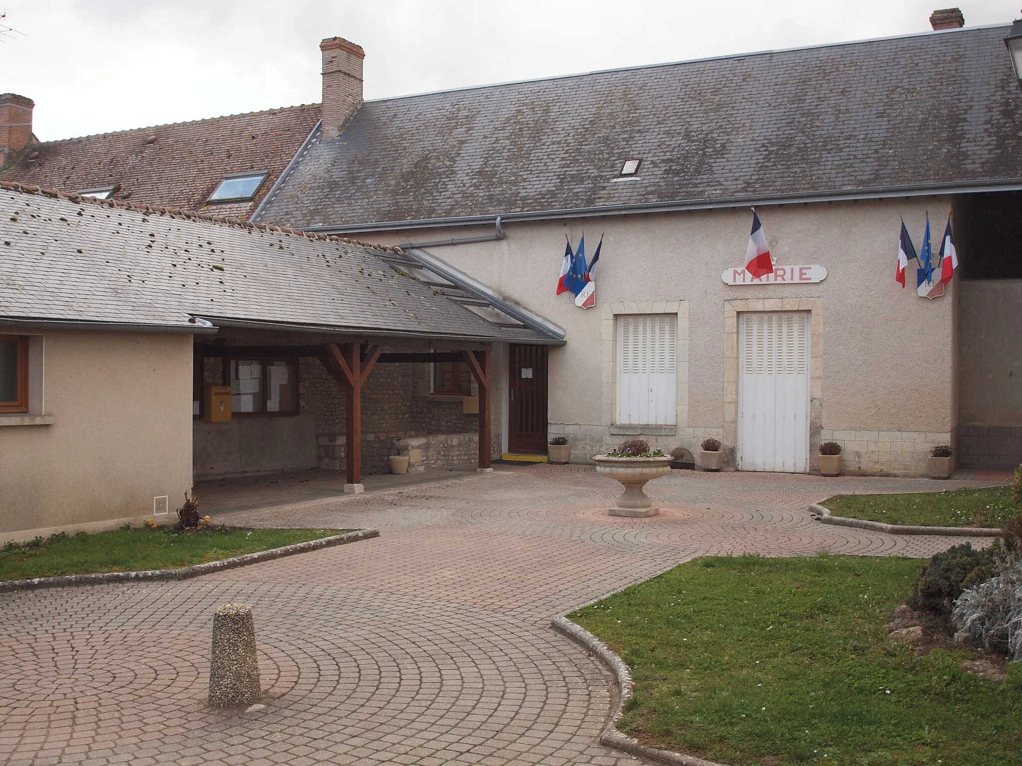 Photo showing: Mairie de Yèvre-la-Ville (Loiret, France)