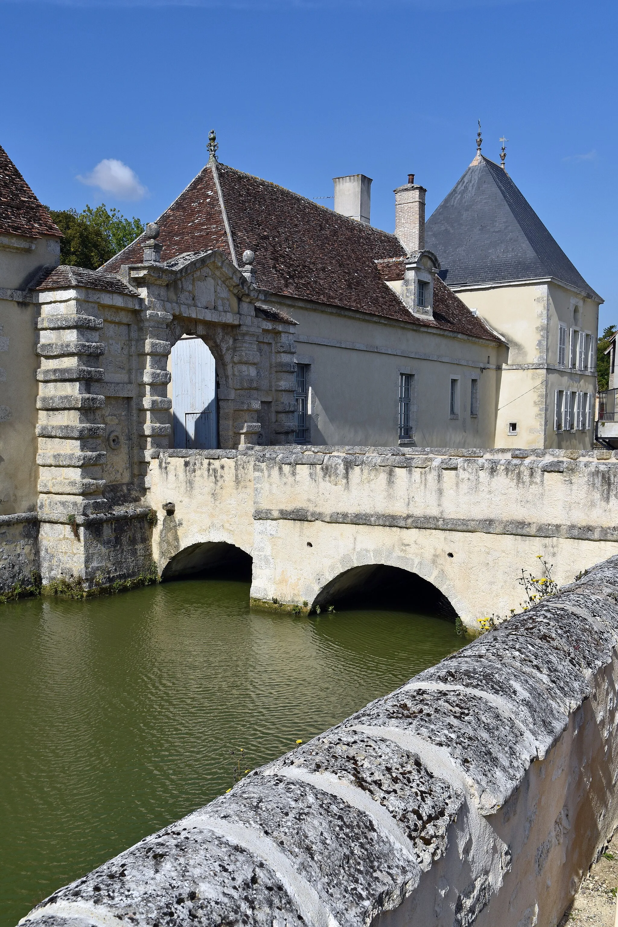 Photo showing: Ancien château de Beaumont du Gâtinais, Seine et Marne, France.