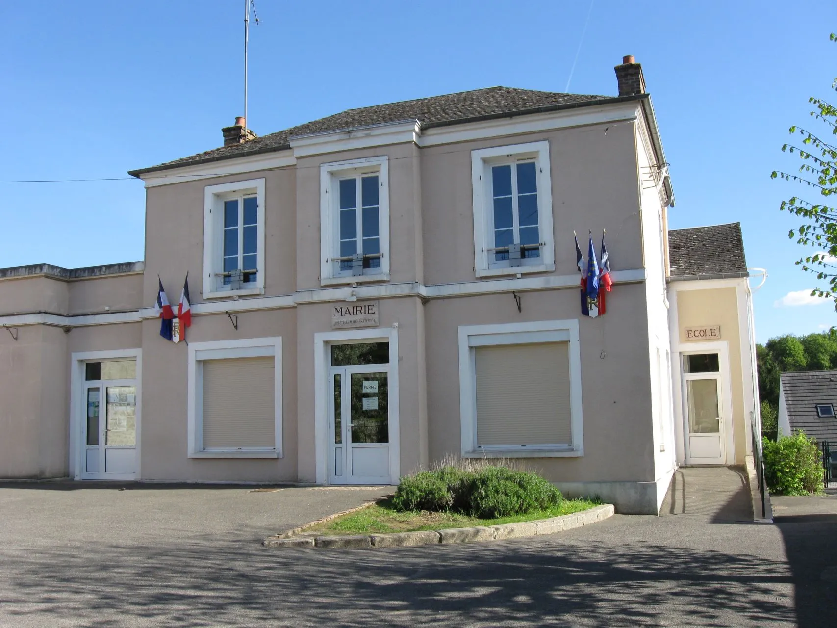 Photo showing: La mairie-école de Poligny (Seine-et-Marne, région Île-de-France)