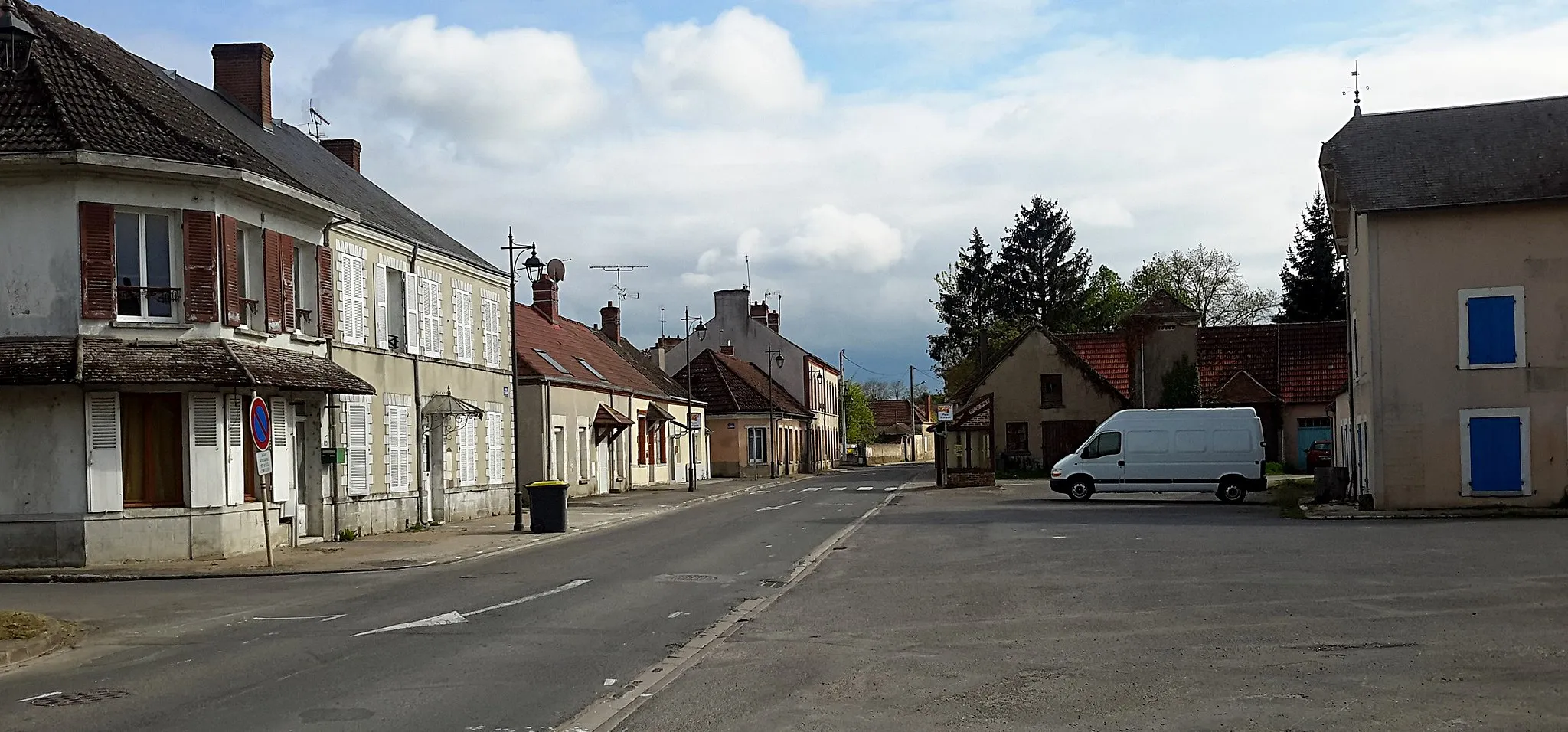 Photo showing: Place Saint Aignan et route de Ladon, Lorcy, Loiret, France.