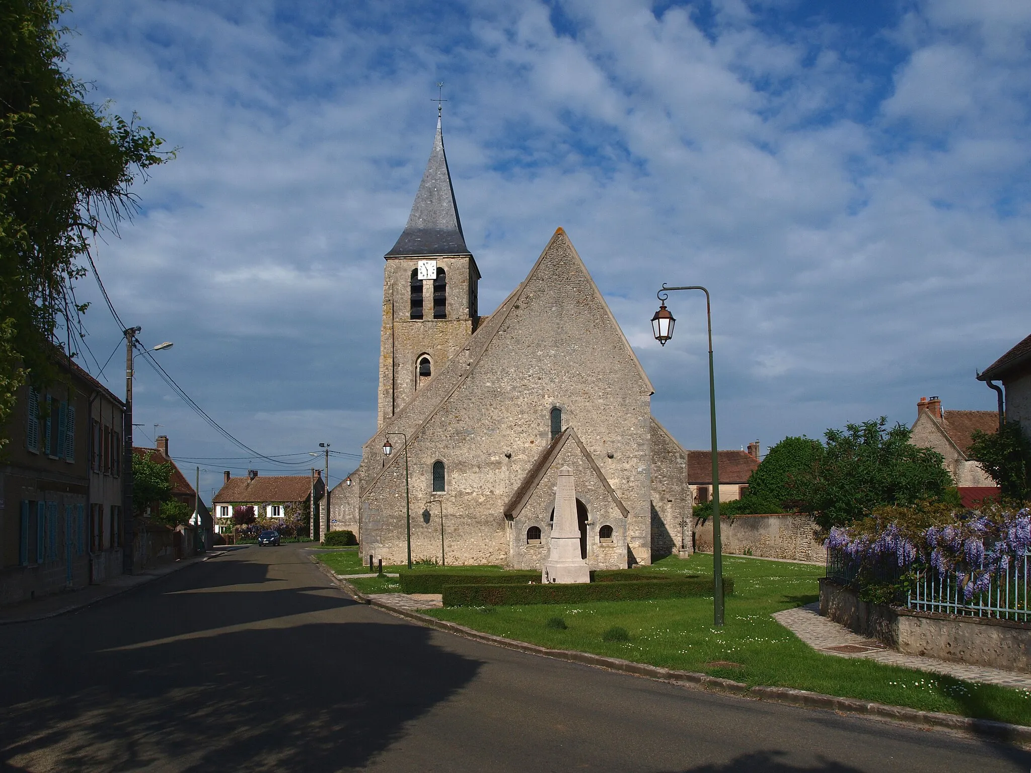 Photo showing: Bransles (Seine & Marne, France) ; église.