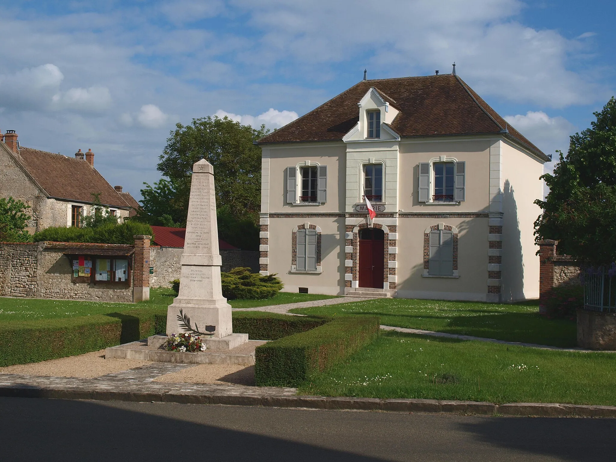 Photo showing: Bransles (Seine & Marne, France) , la mairie