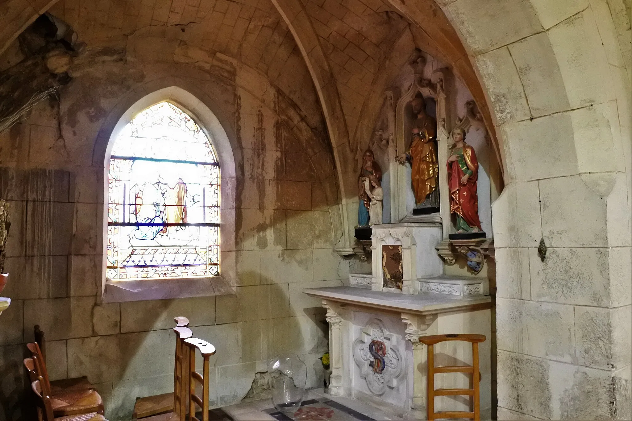 Photo showing: Petite chapelle située dans le bras gauche du transept.