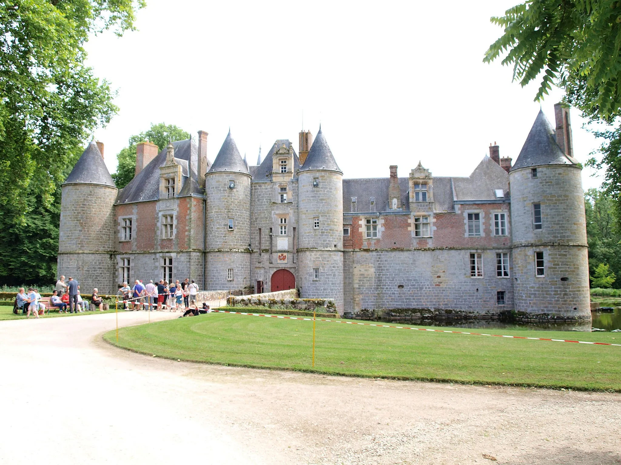 Photo showing: Château de Fleurigny (Yonne, France)