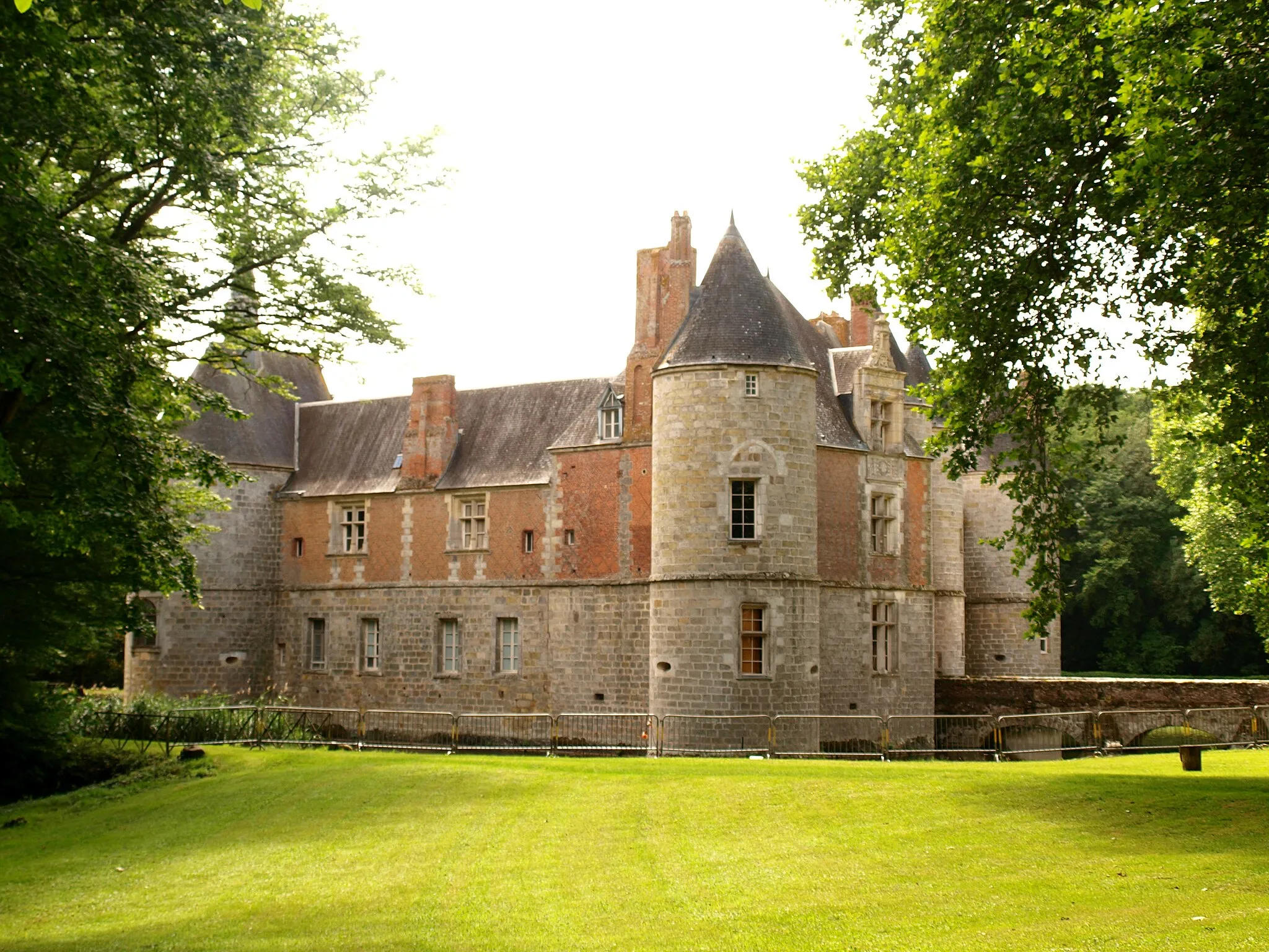 Photo showing: Château de Fleurigny (Yonne, France)