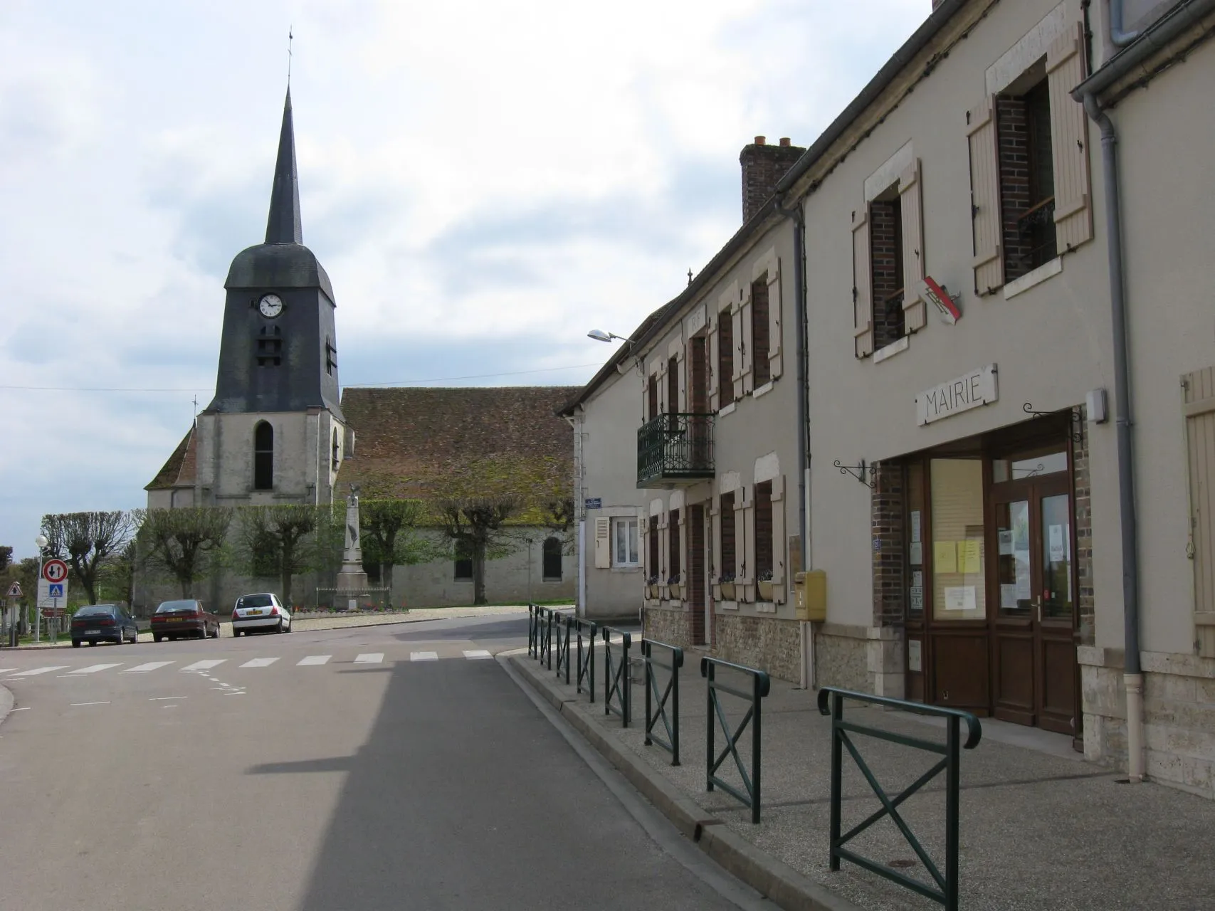 Photo showing: Nargis, mairie et église Saint-Germain (Loiret , région Centre)