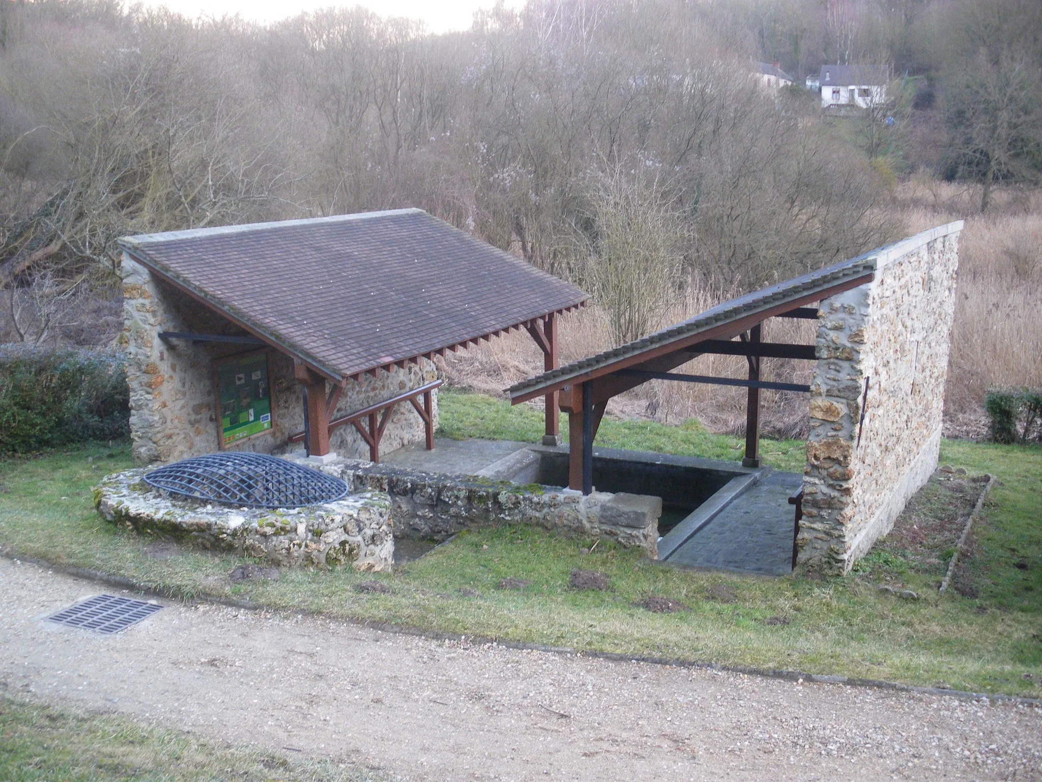 Photo showing: Lavoir à Villiers le Bacle