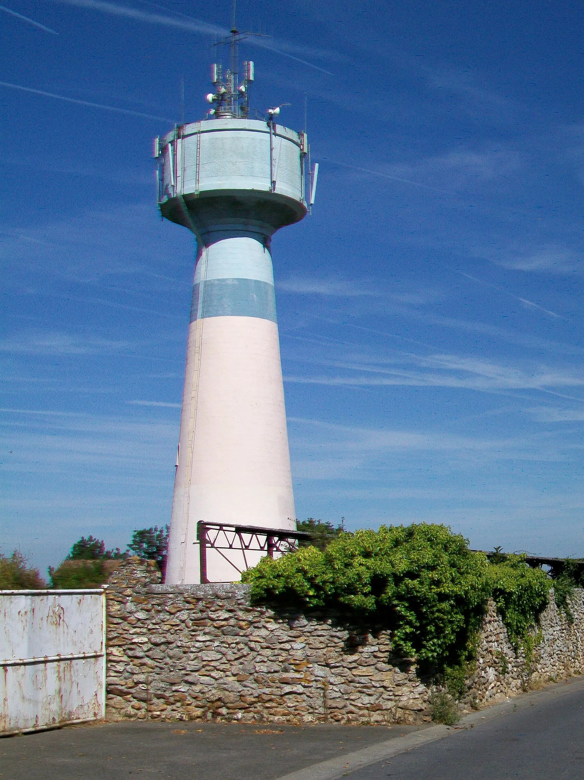 Photo showing: Le château d'eau au vieux village.