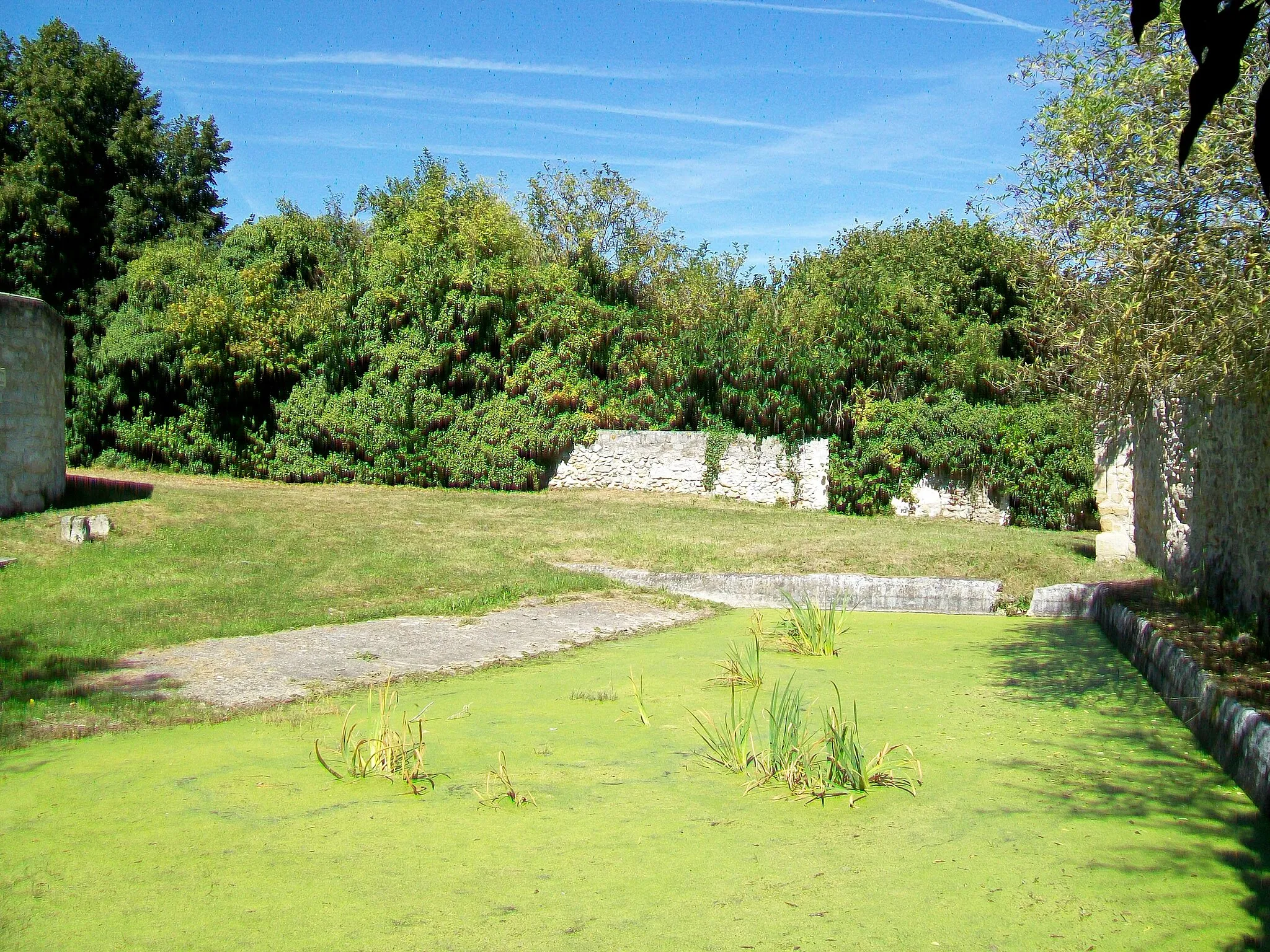 Photo showing: L'abreuvoir communal dit la mare Saint-Martin.