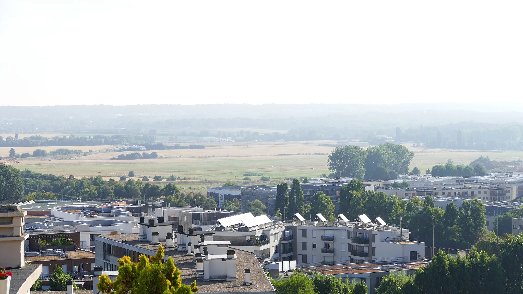 Photo showing: Versailles' plain seen from Parc Saint-Cyr in Fontenay-le-Fleury (Yvelines, Île-de-France, France).